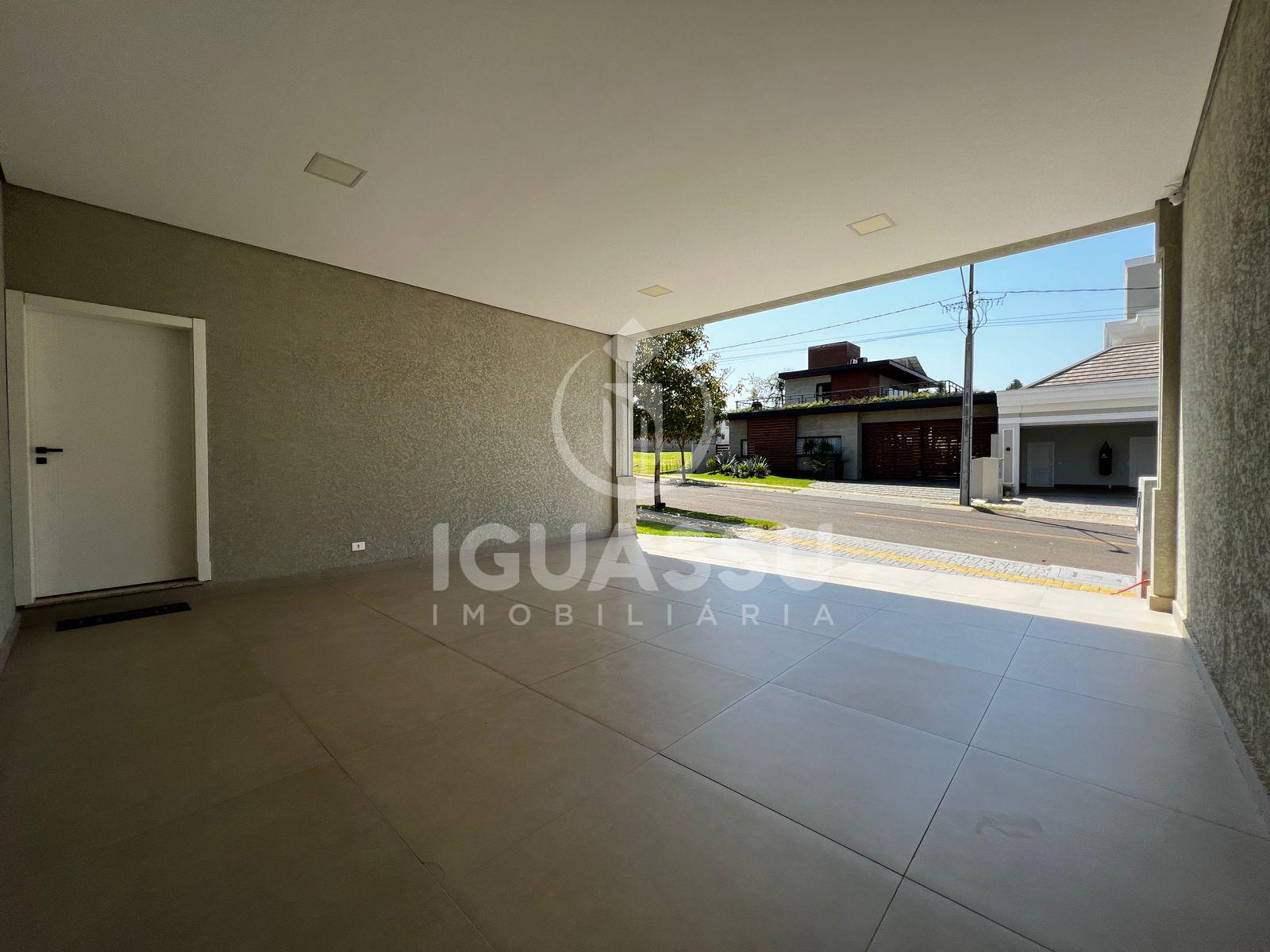 Casa de Alto Padrão 03 Suítes sendo 01 Master Closet e Piscina