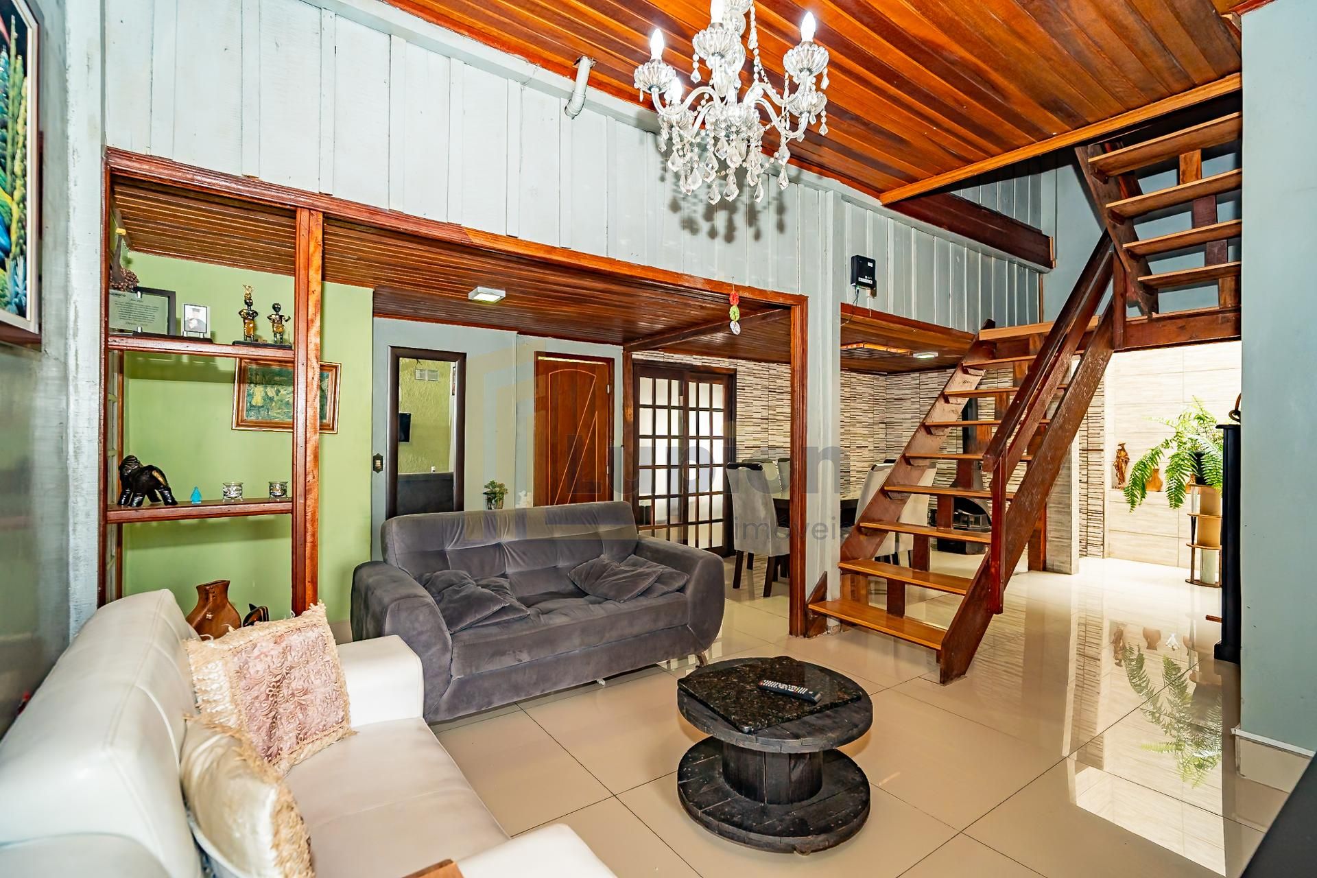 Vendo Casa térrea,  frente rua e com Exuberante quintal , Acei...