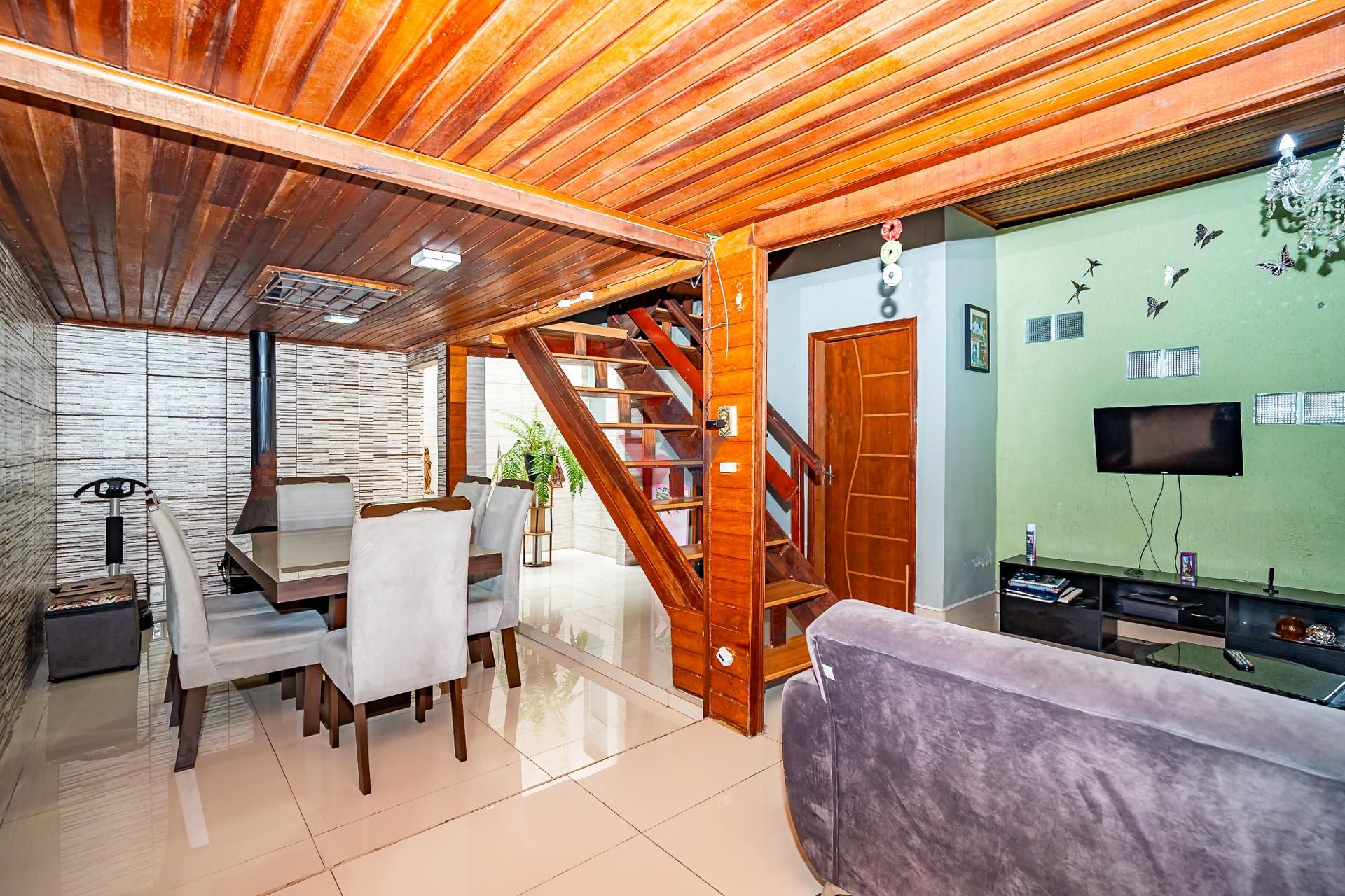 Vendo Casa térrea,  frente rua e com Exuberante quintal , Acei...