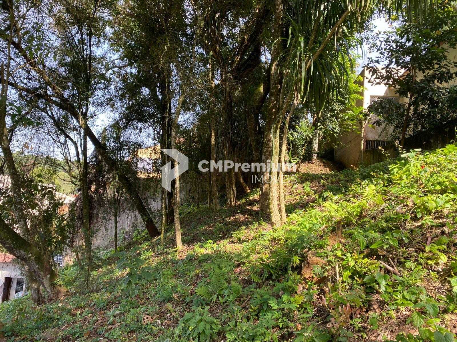 Terreno à venda, com 880 metros, no Abranches,  Em frente ao n...