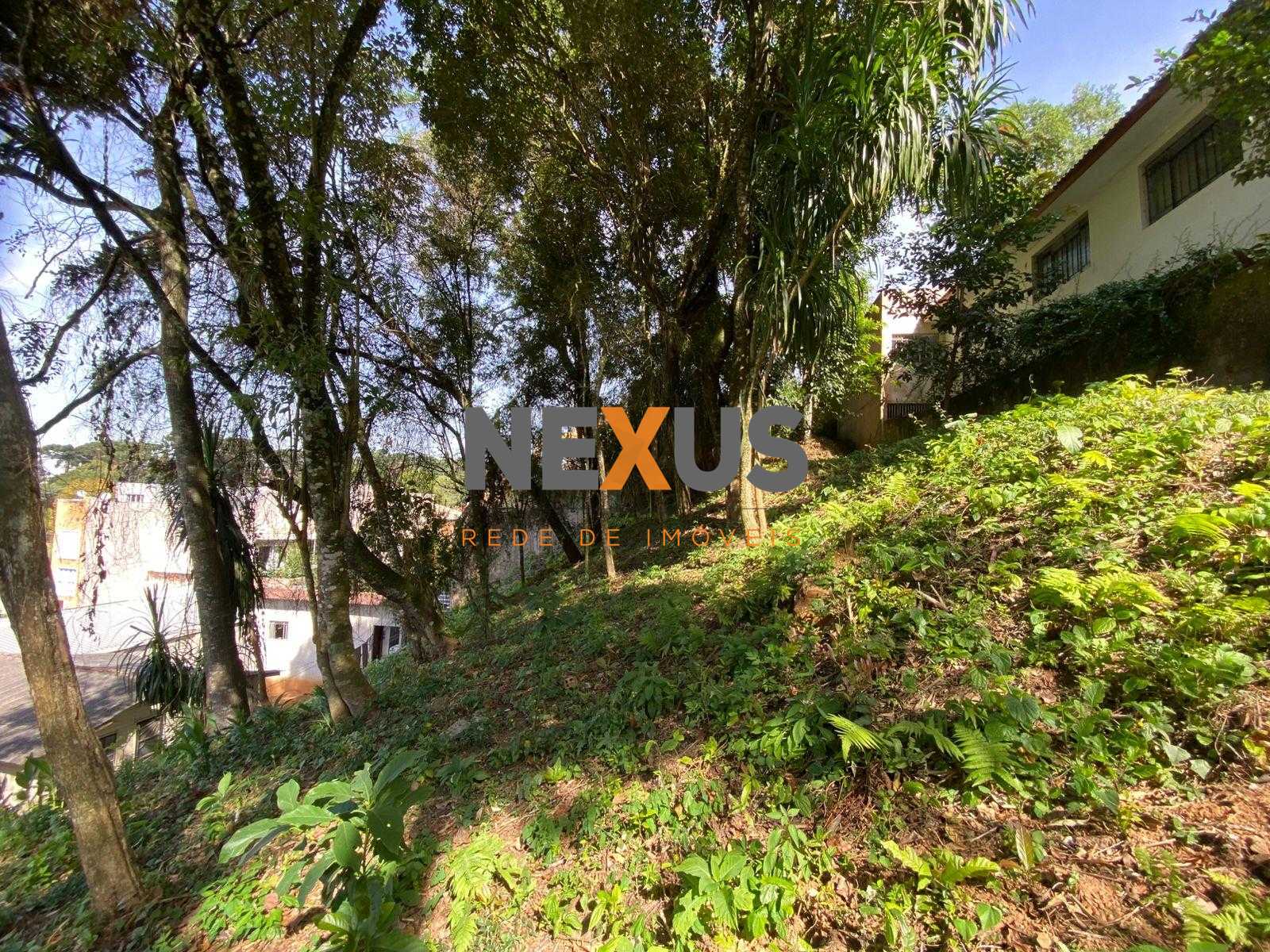 Terreno à venda, com 880 metros, no Abranches,  Em frente ao n...