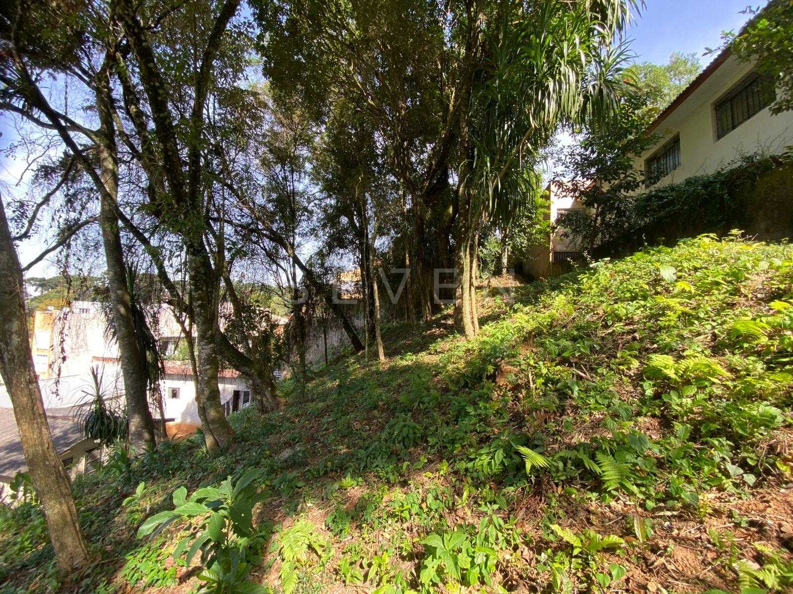 Terreno à venda, com 880 metros, no Abranches,  Em frente ao n...