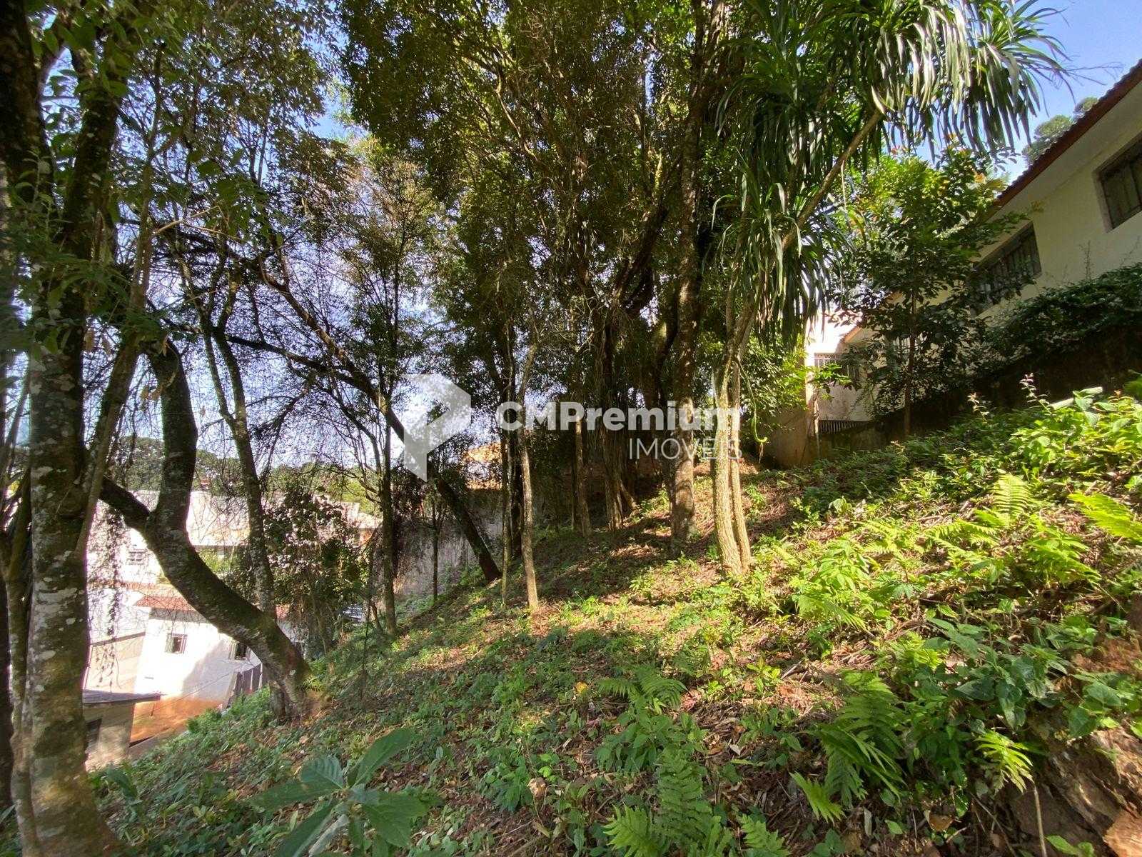 Terreno à venda, com 880 metros, no Abranches,  Em frente ao n...