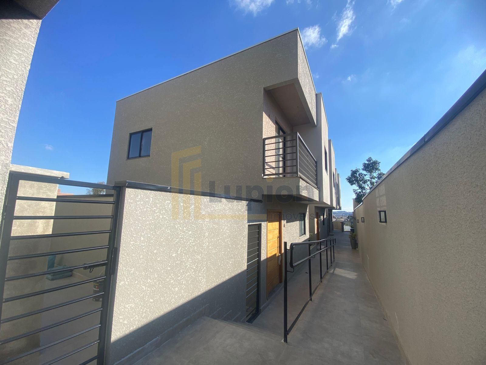 SOBRADO NOVO À VENDA 3 dormitórios com  suíte 4 vagas de garagens