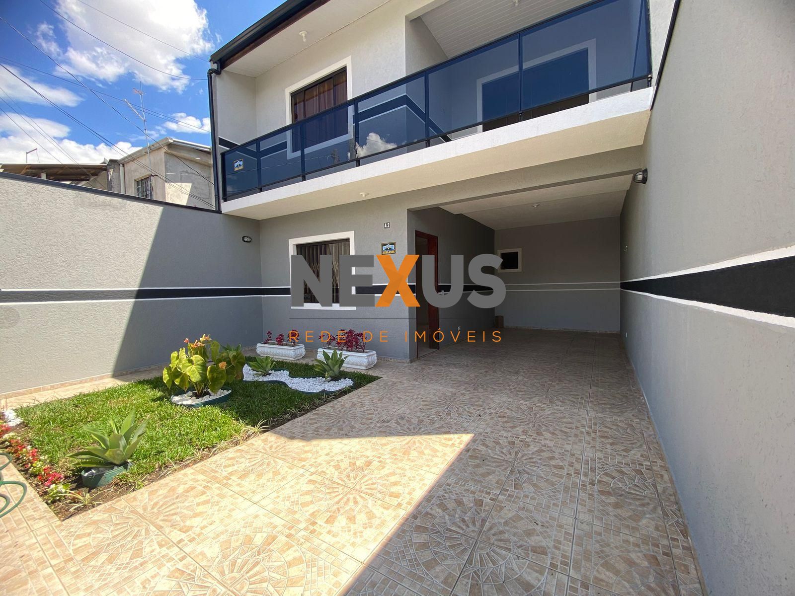 Sobrado à venda, de frente para a rua no Pinheirinho, CURITIBA...