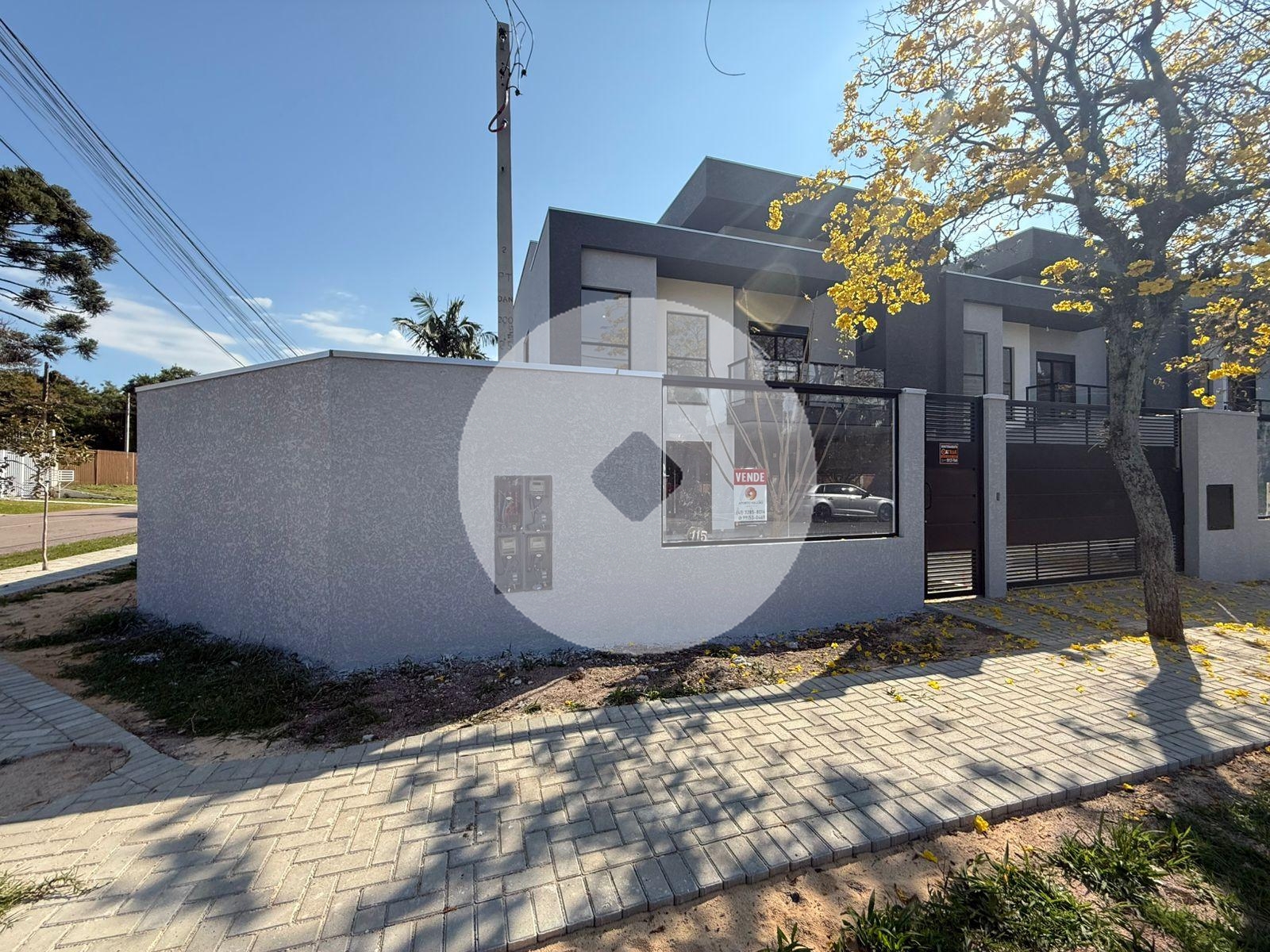 Sobrado novo de esquina a Venda no Ecoville com otimo quintal