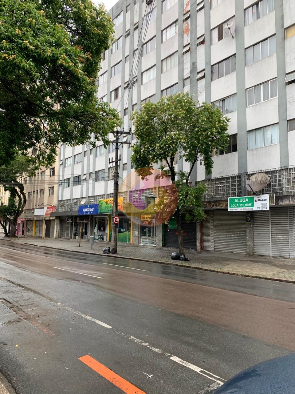 Quitinete semi mobiliada à venda no Centro de Curitiba | Edifí...