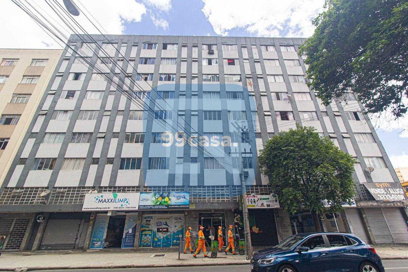 Quitinete à venda no Centro de Curitiba | Semi mobiliada | Pró...