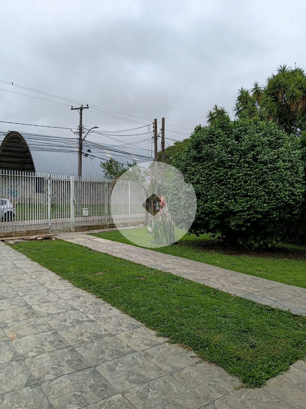 Casas à venda com amplo terreno medindo 630m  - Planta Orleans...