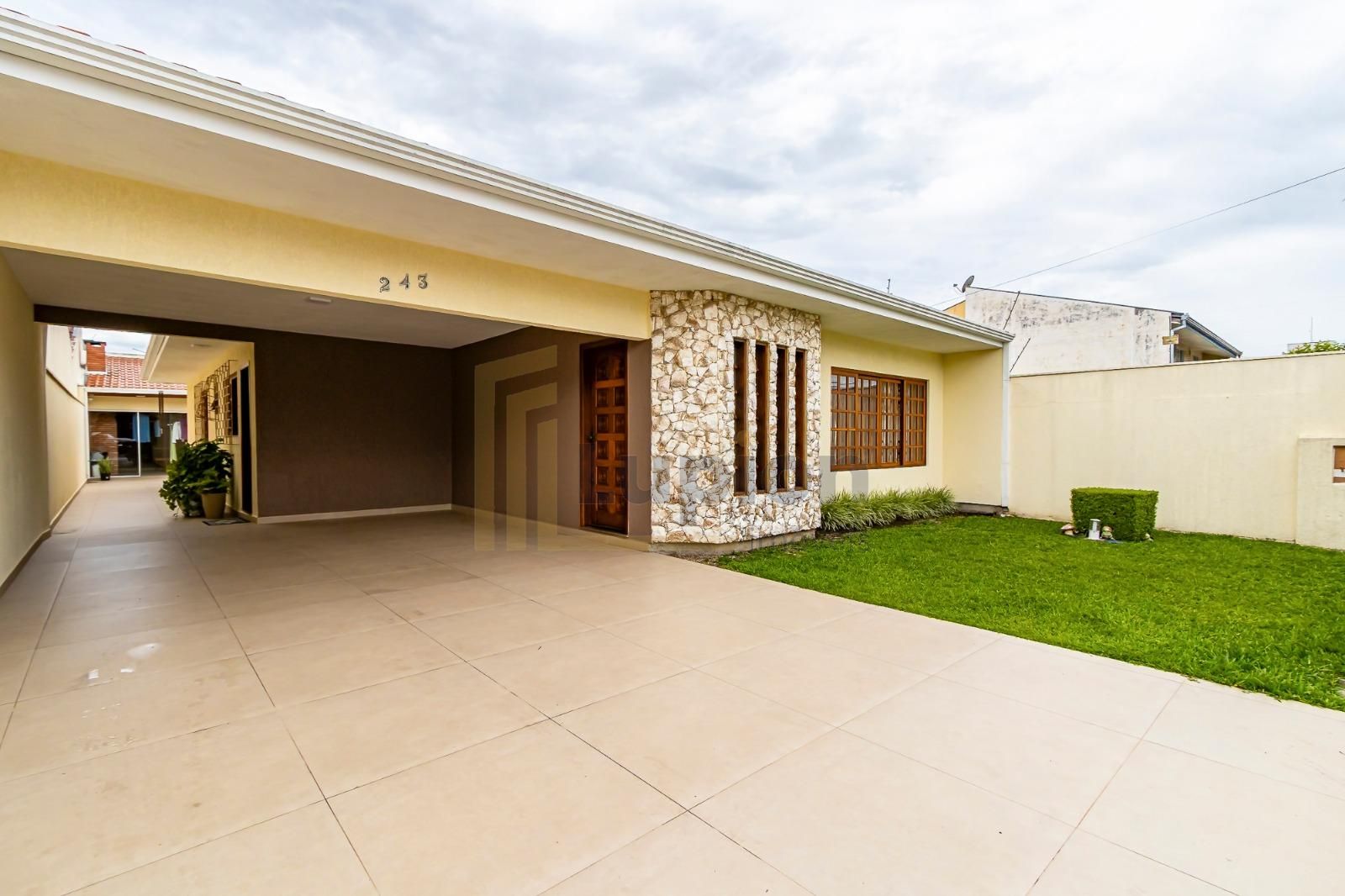 Casa à Venda no Capão da Imbuia | 4 Quartos, Suíte, Terreno 36...