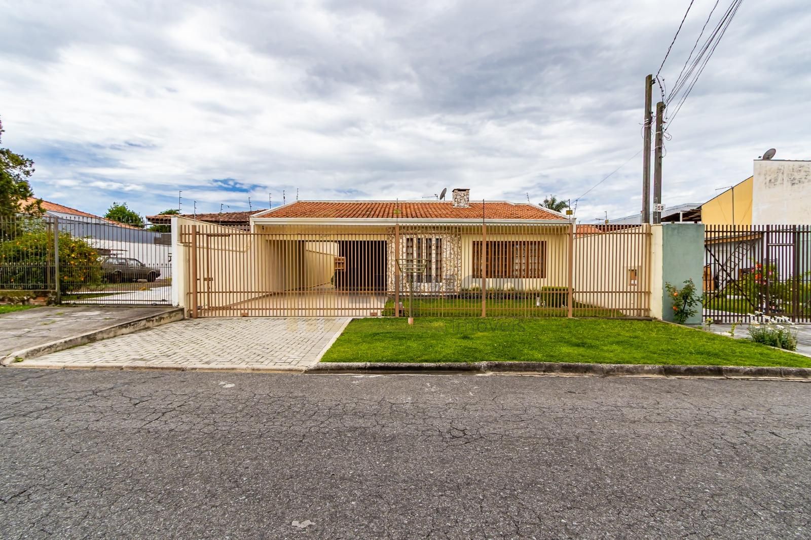 Casa à Venda no Capão da Imbuia | 4 Quartos, Suíte, Terreno 36...
