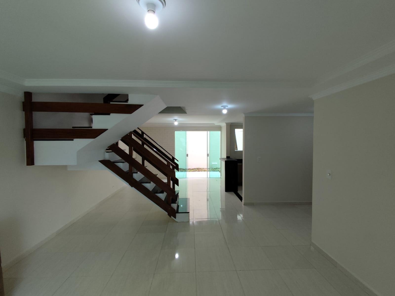 Sobrado no Condomínio Garibaldi das Azaléias à Venda | Barreir...