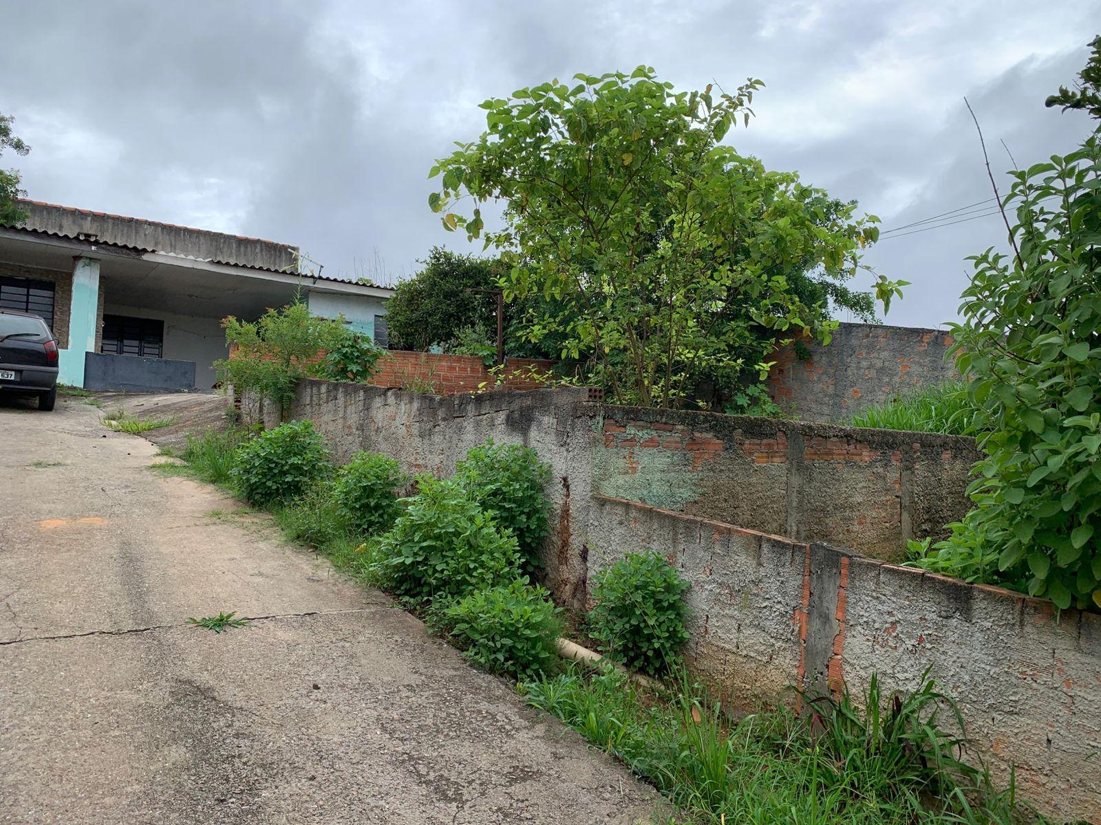 Terreno 360m  12x30 com Construção  ZR-1  Bairro Iguaçu