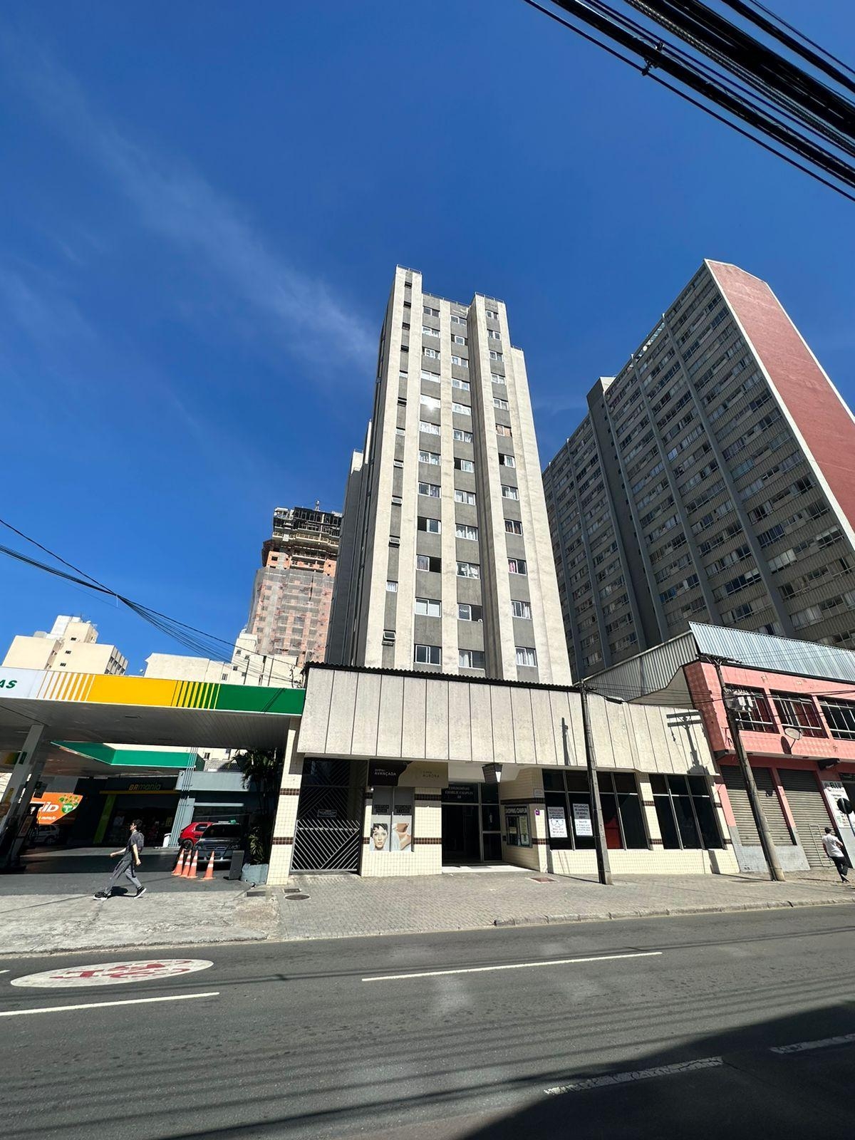 Apartamento Mobiliado com 1 vaga  para Locação no Centro de Cu...