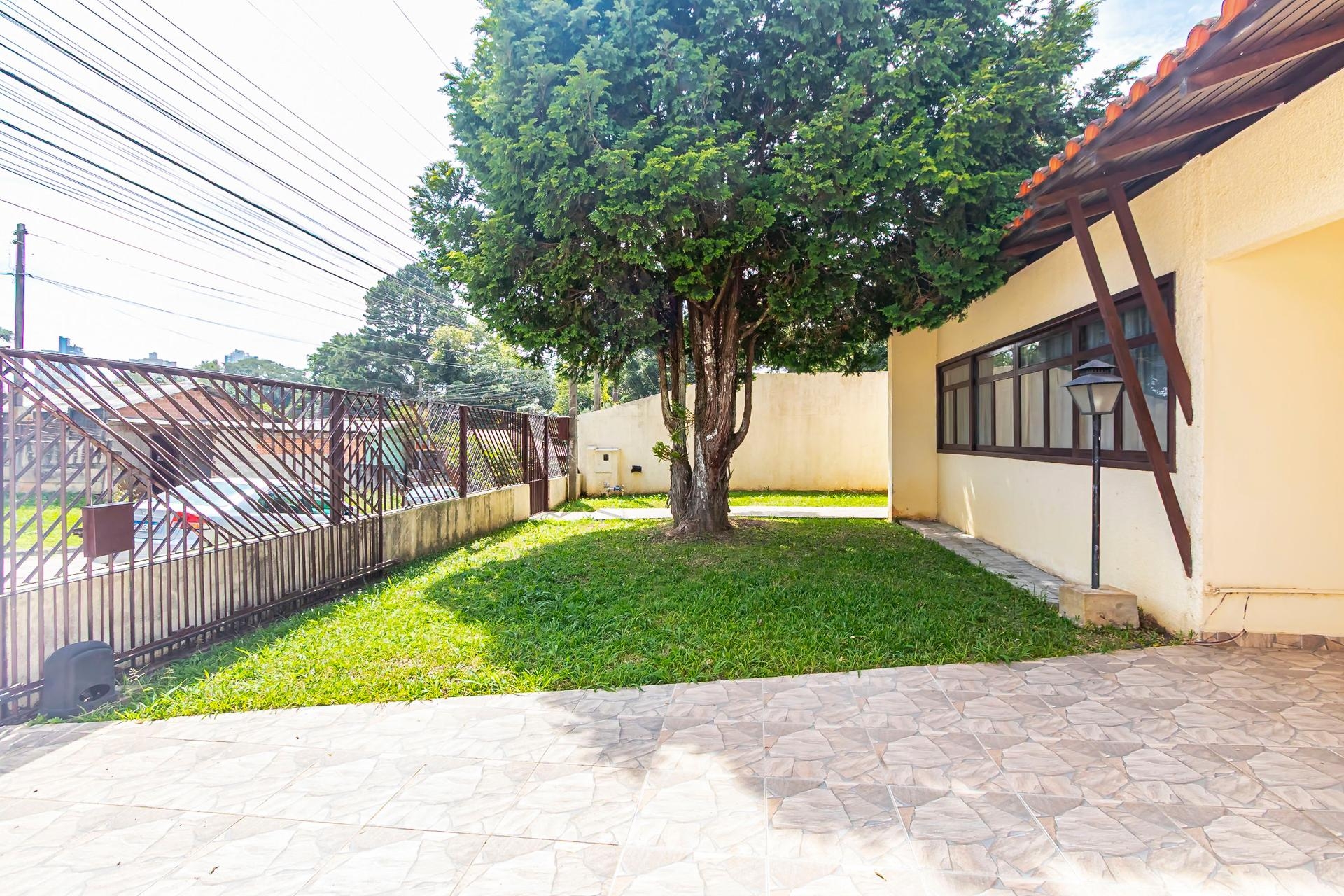 Casa ampla com 4 quartos em terreno de 414 m no Campo Comprid...