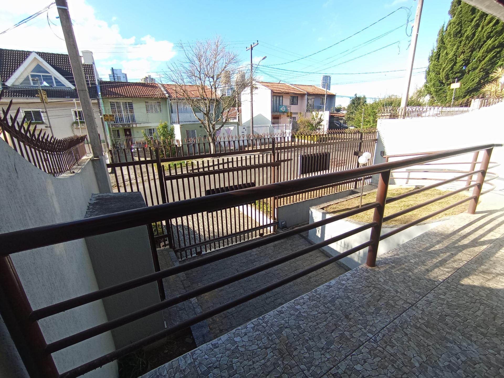 Sobrado c 3 quartos sendo 2 suítes para locação, 198 m  por R ...