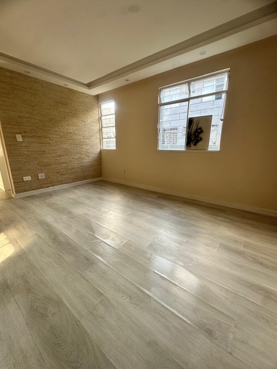 Apartamento Térreo Reformado com 3 Quartos no Campo Comprido