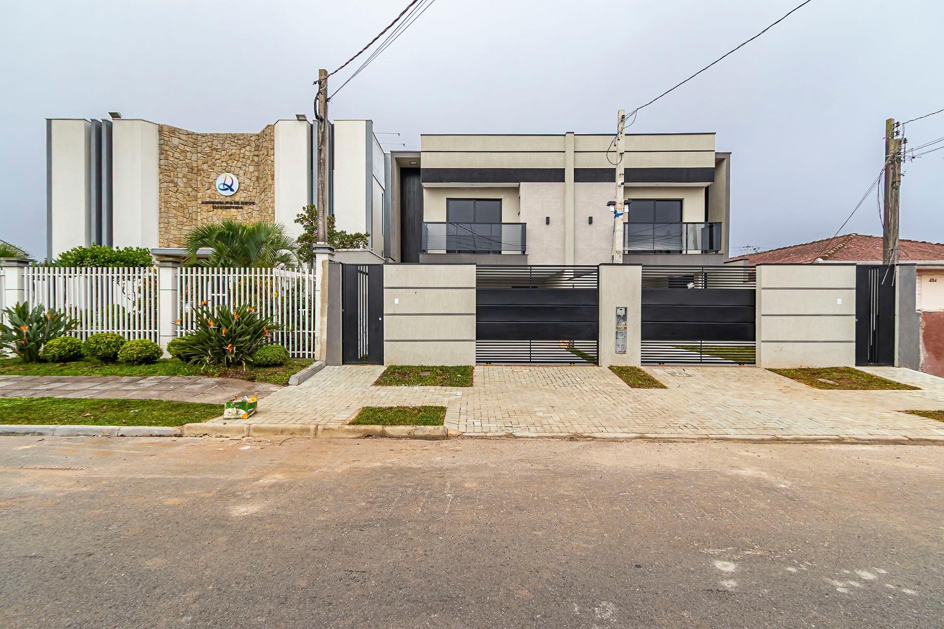 Sobrado no Cajuru com 3 Quartos, Quintal e Excelente Acabamento