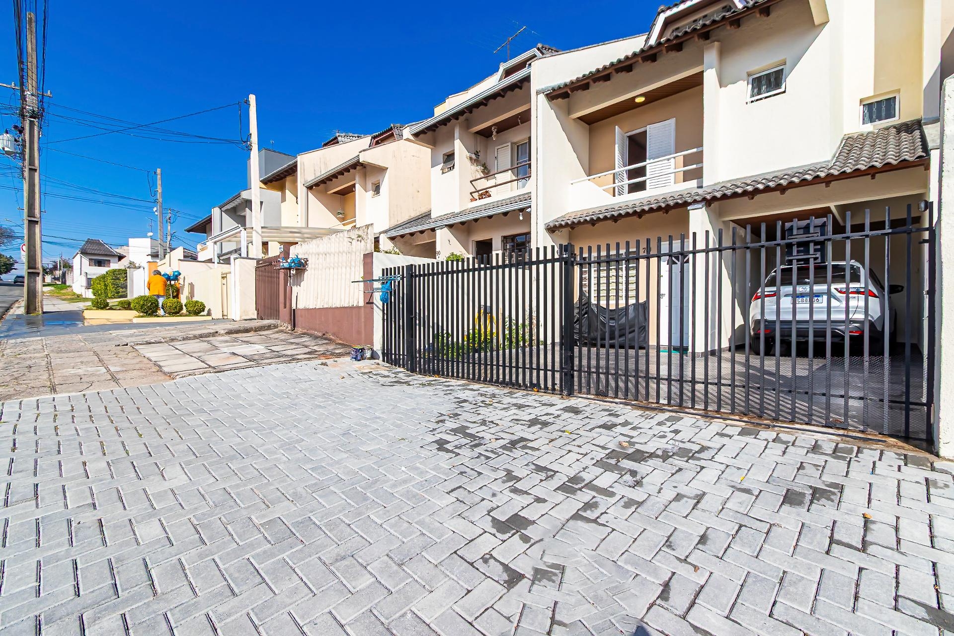 Sobrado no Xaxim com 151 m² | 3 Quartos, Suíte com Closet, Áti...