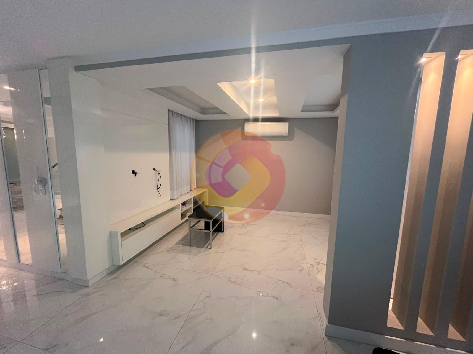 Sobrado Triplex de Alto Padrão com 3 Suítes e Piscina Aquecida...