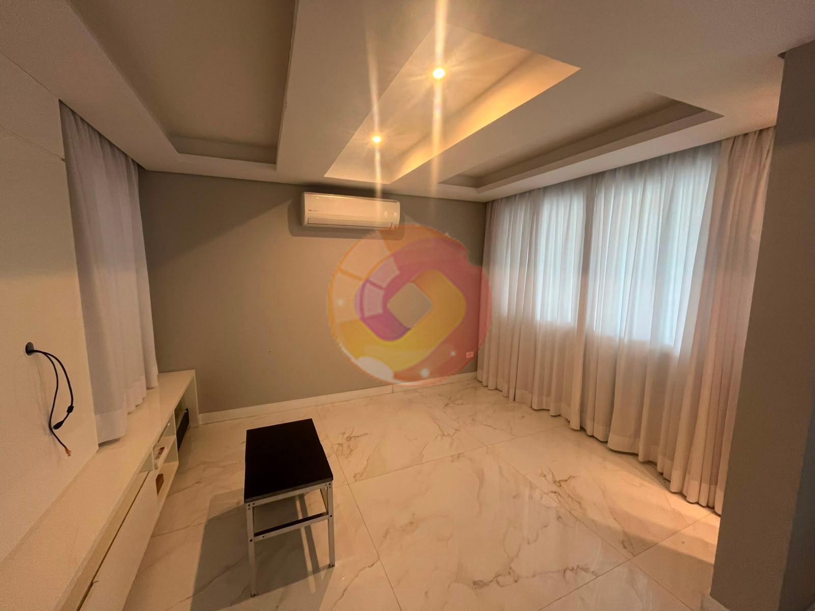 Sobrado Triplex de Alto Padrão com 3 Suítes e Piscina Aquecida...