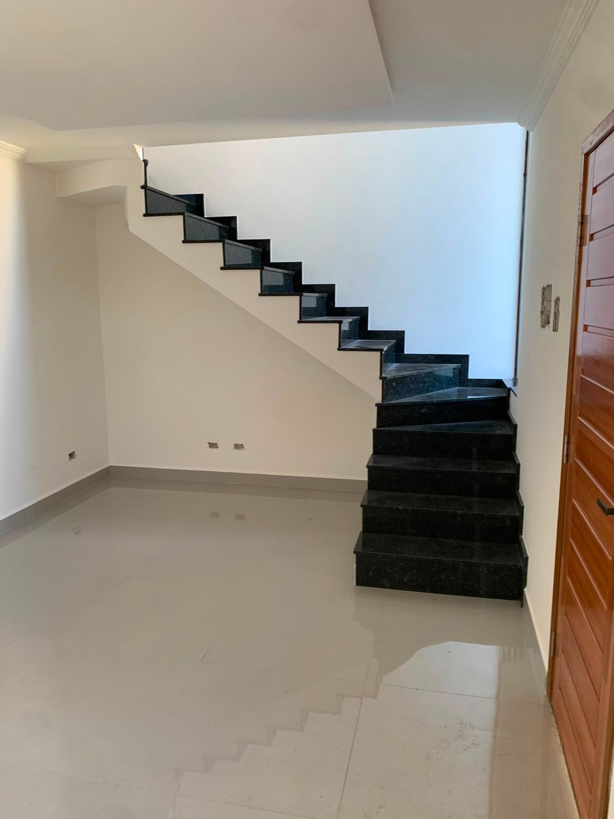 Sobrado com 3 Quartos e Suíte à Venda na Costeira | 80 m²
