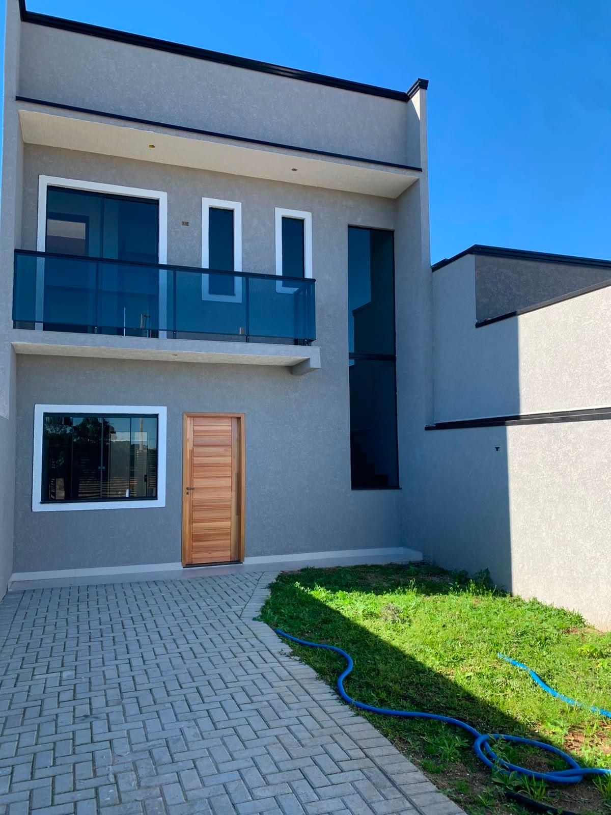 Sobrado com 3 Quartos e Suíte à Venda na Costeira | 80 m²