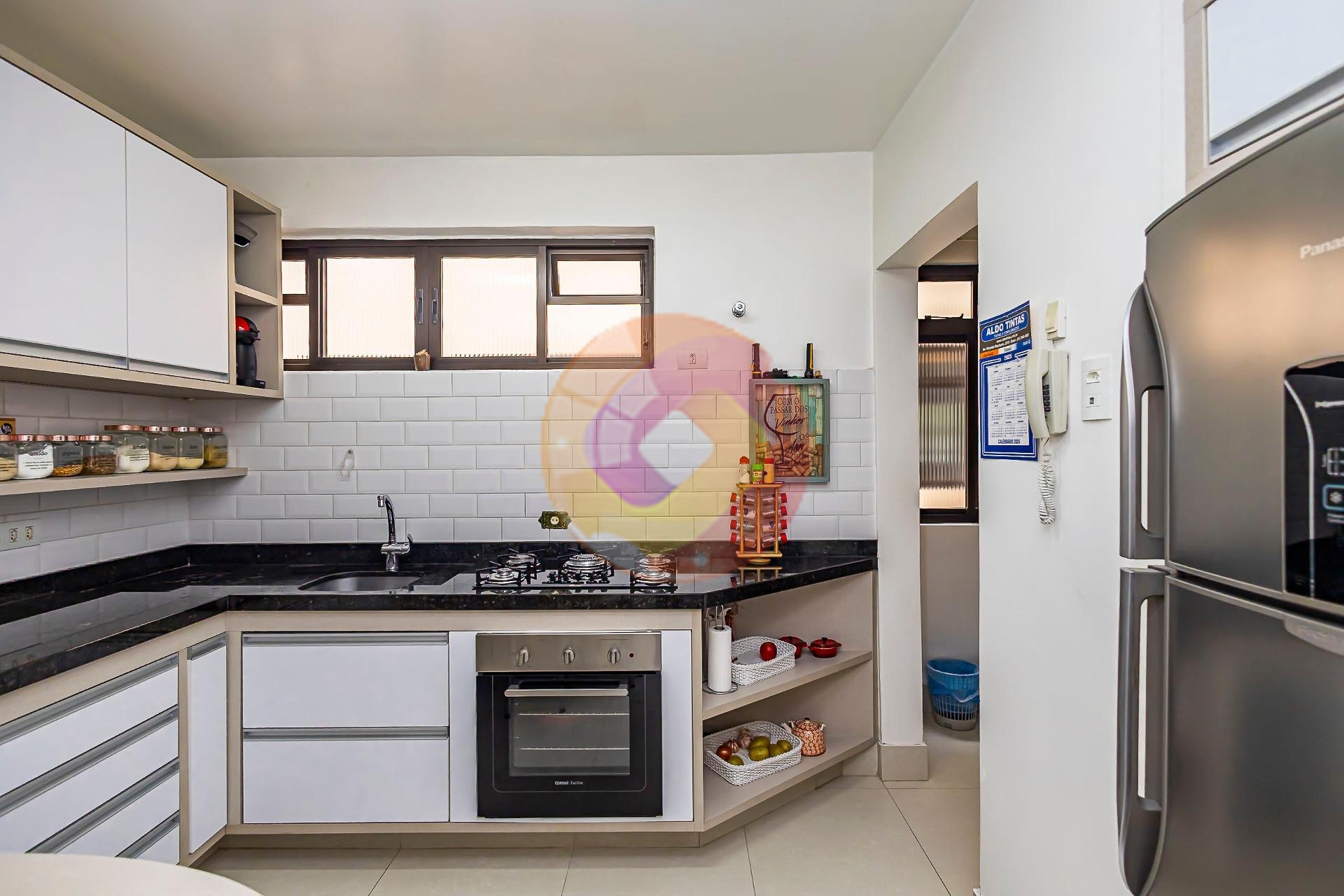 Apartamento semimobiliado com 3 quartos e 110 m² no Bigorrilho