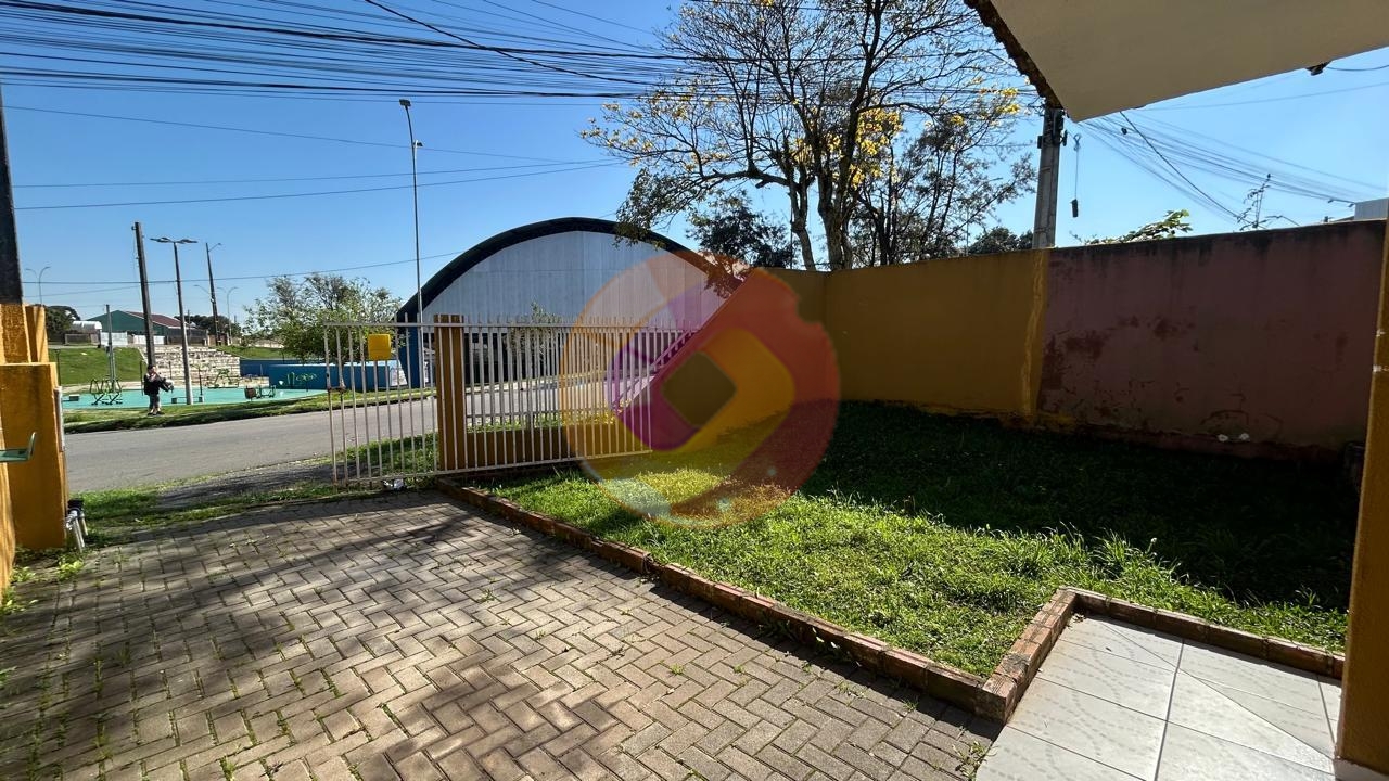 Casa térrea com 3 quartos e amplo espaço externo no Thomaz Coe...