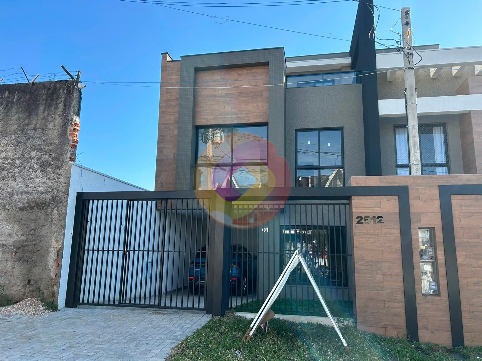 Sobrado Triplex 134,21 m² com 3 quartos e amplo terraço no Portão