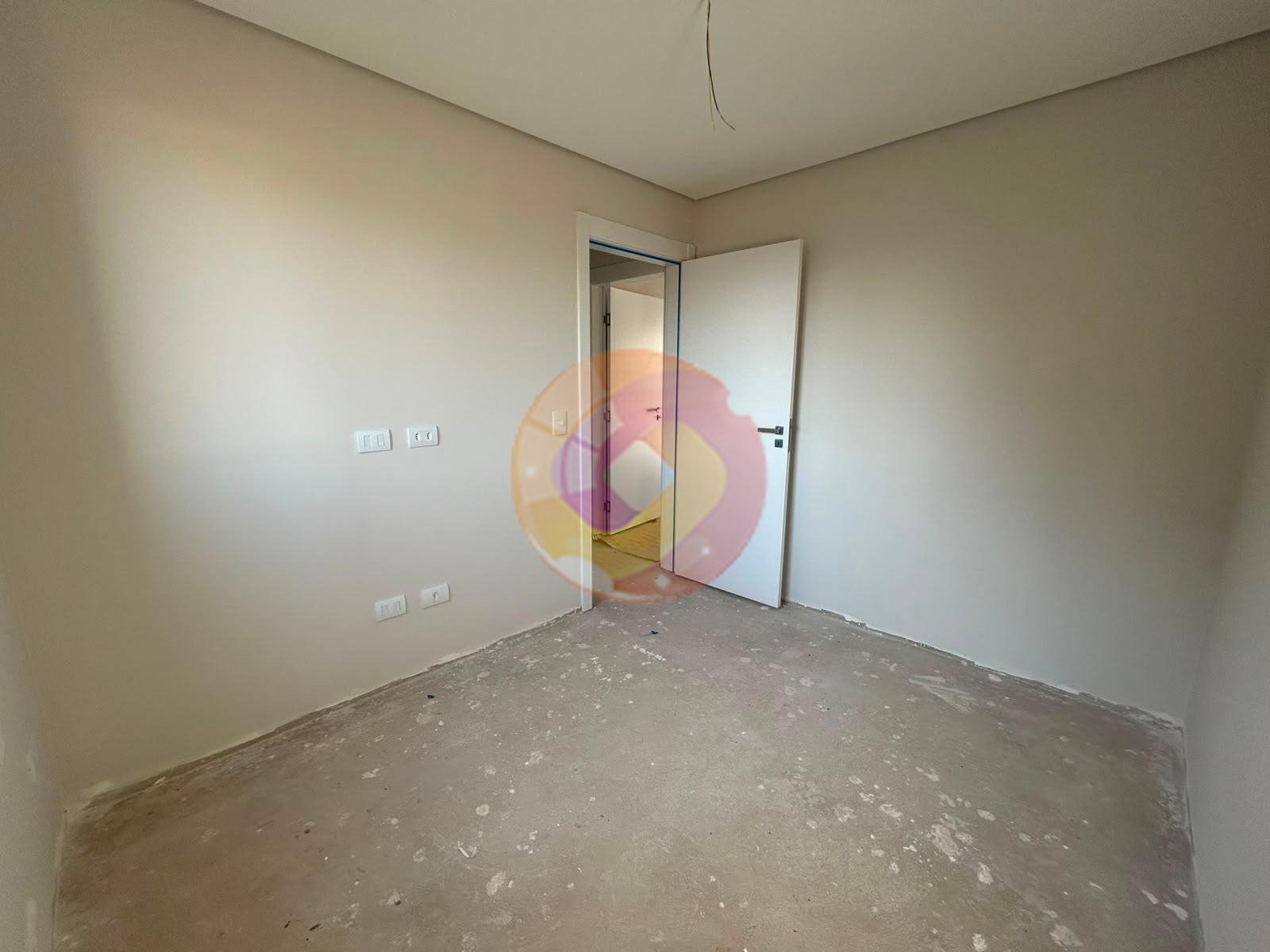 Sobrado Triplex 134,21 m² com 3 quartos e amplo terraço no Portão