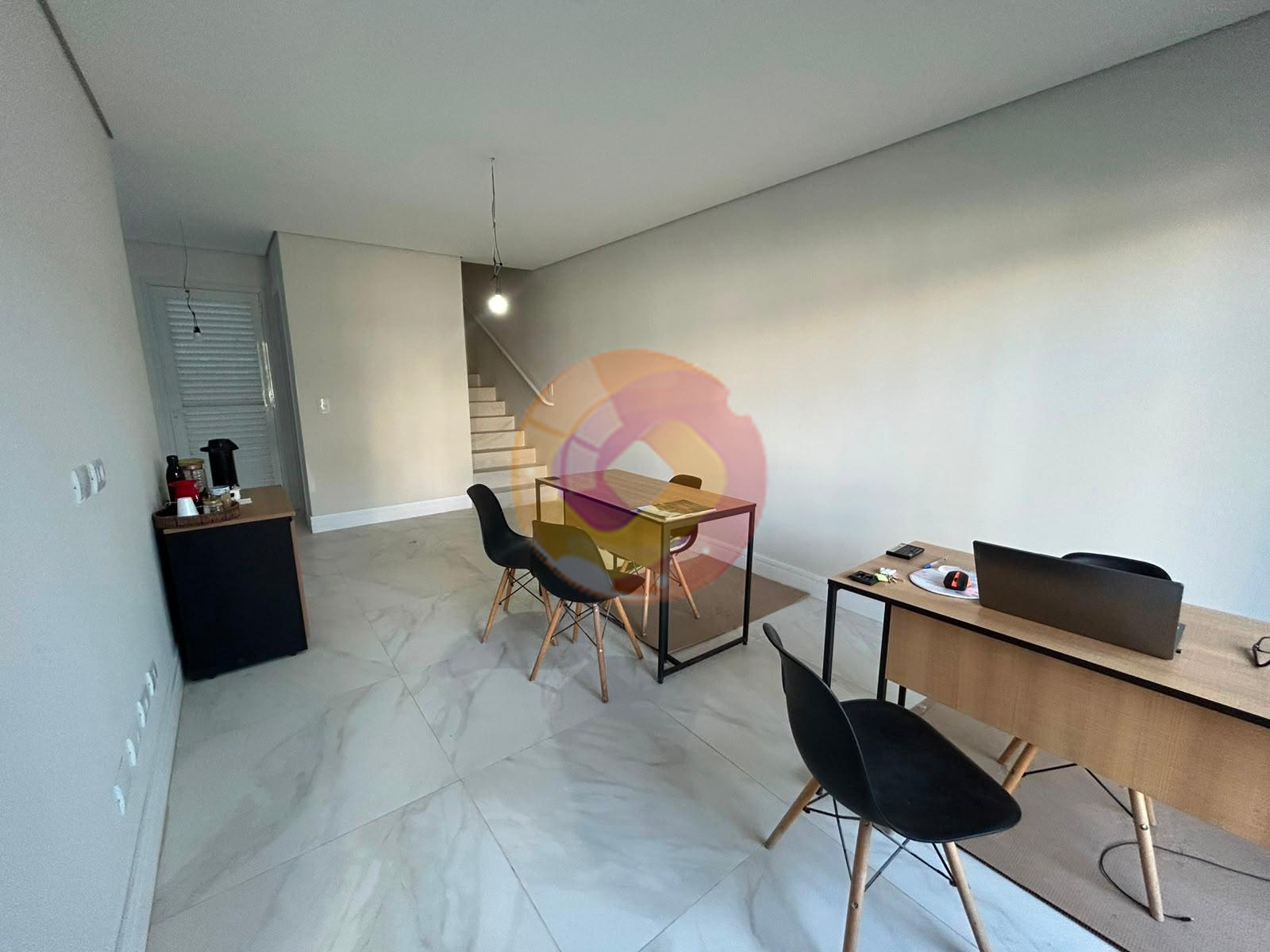 Sobrado Triplex 134,21 m² com 3 quartos e amplo terraço no Portão