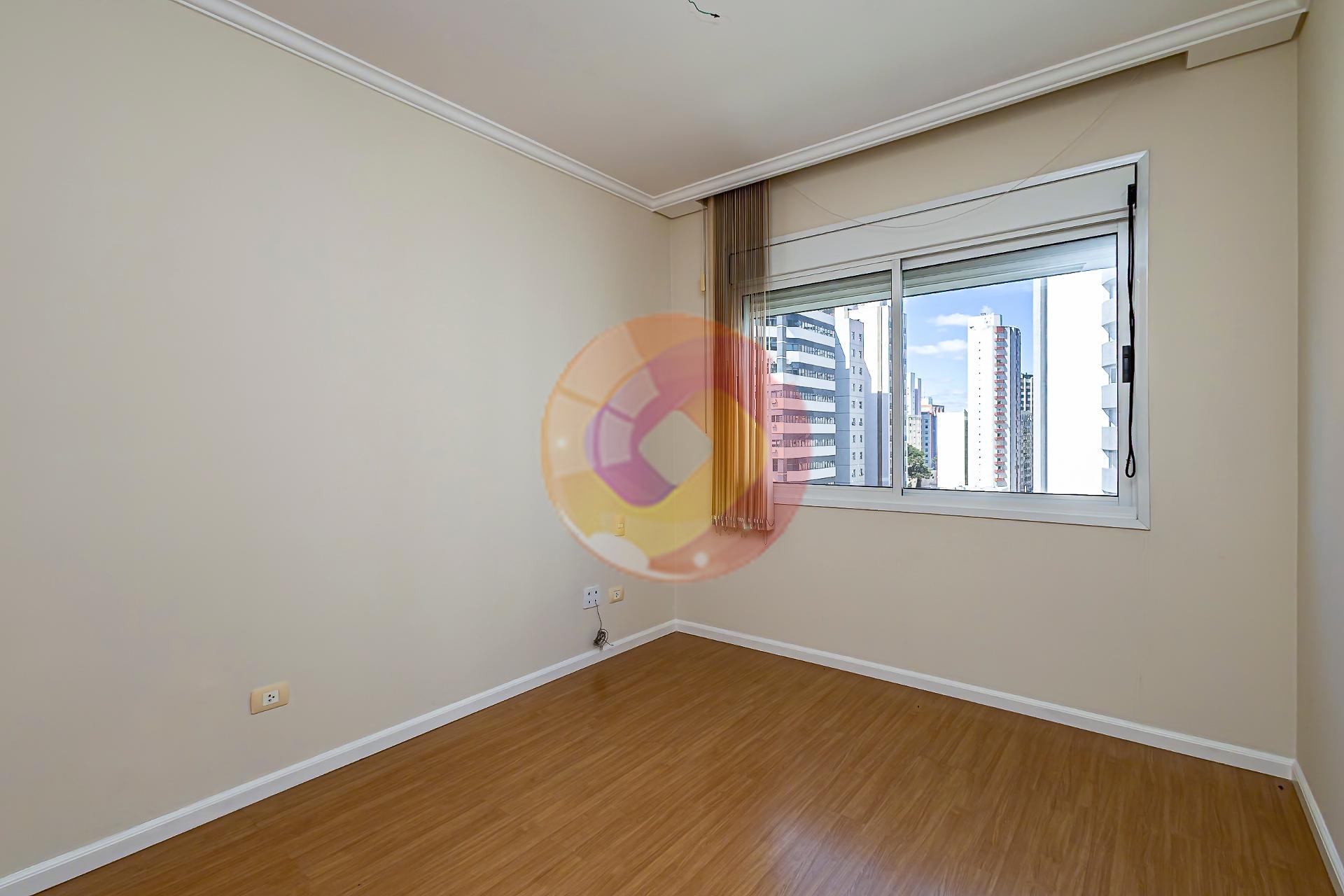 Apartamento à venda no Batel | 227 m², 4 quartos, 2 suítes e 2...