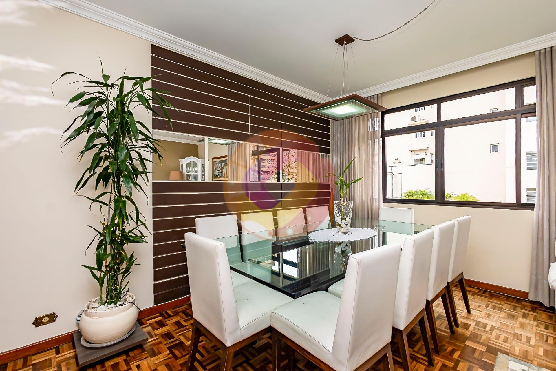 Apartamento semimobiliado com 3 quartos e 110 m² no Bigorrilho