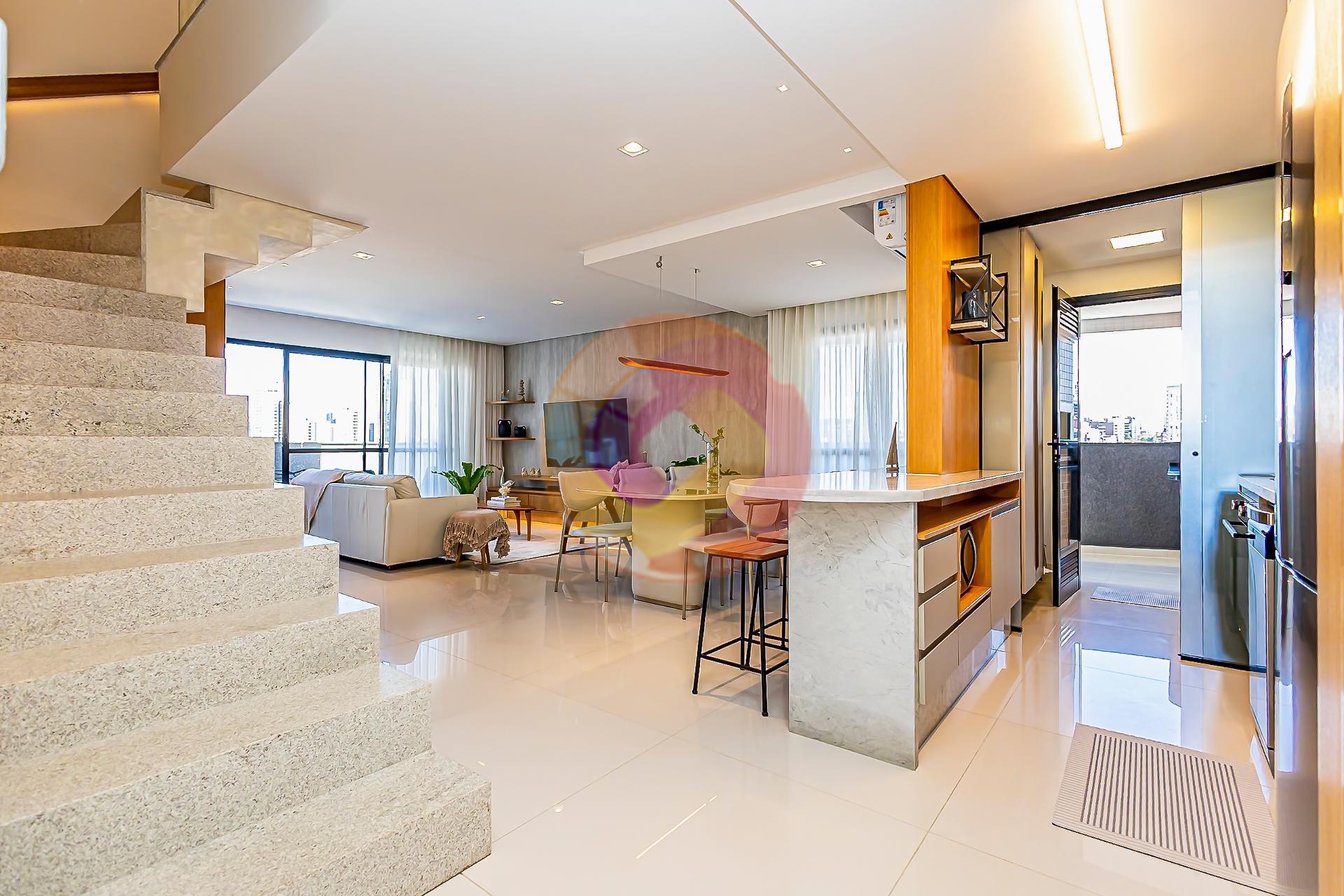 Cobertura duplex mobiliada, com 151 m² privativos, ambientes a...
