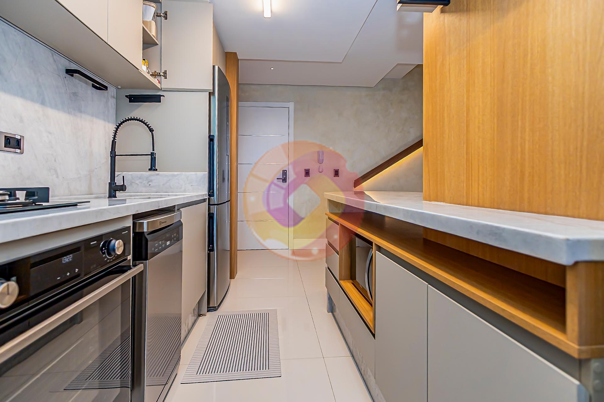 Cobertura duplex mobiliada, com 151 m² privativos, ambientes a...