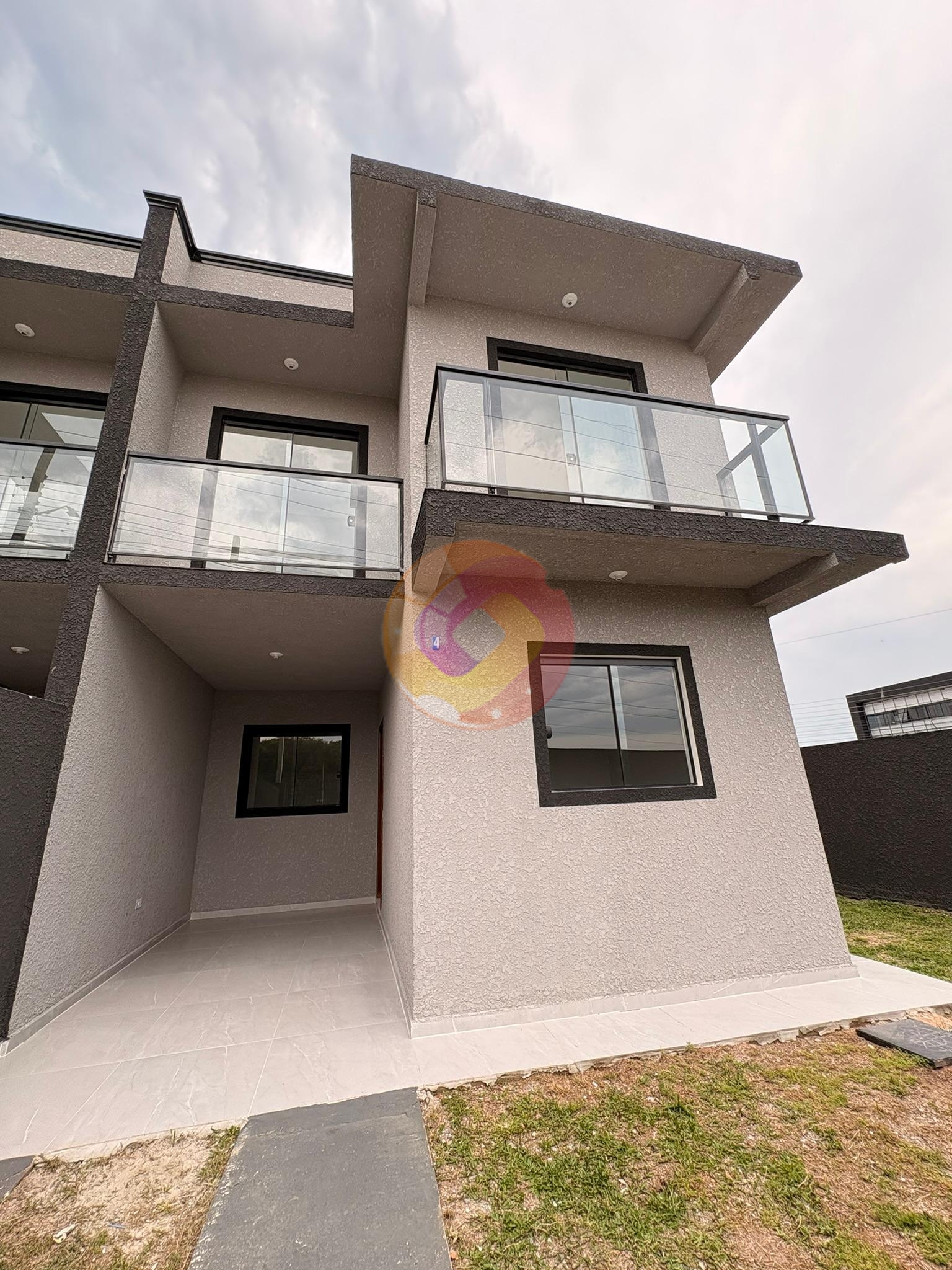 Realize o Sonho da Casa Própria! Sobrado com 3 Quartos e Sacad...