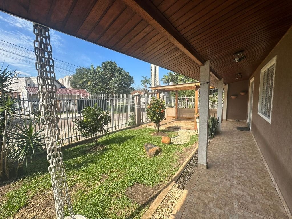Casa com 3 quartos para locação, 200 m² por R$ 3.500/mês, Camp...