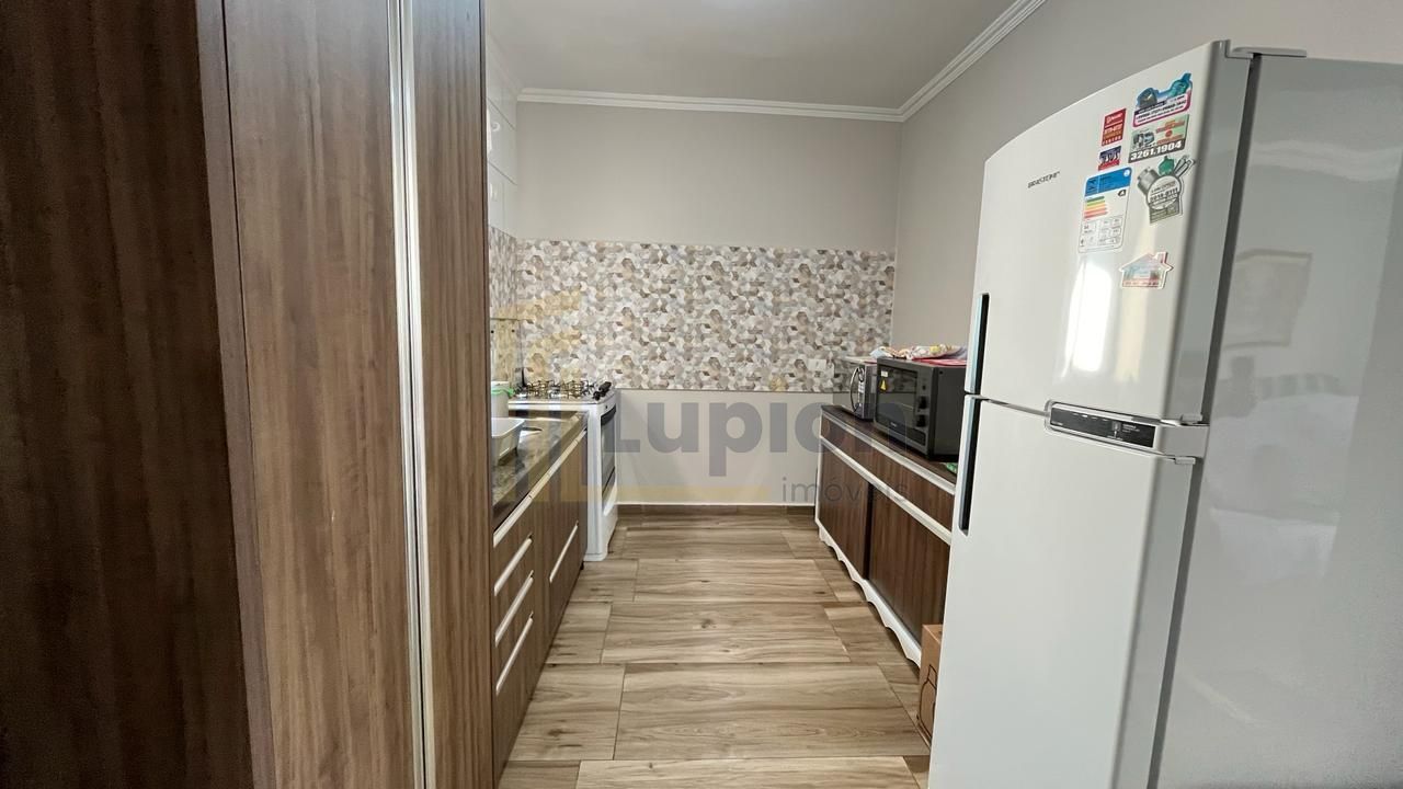 Sobrado com 3 dormitórios, sendo 1 suíte à venda, 114 m² por R...