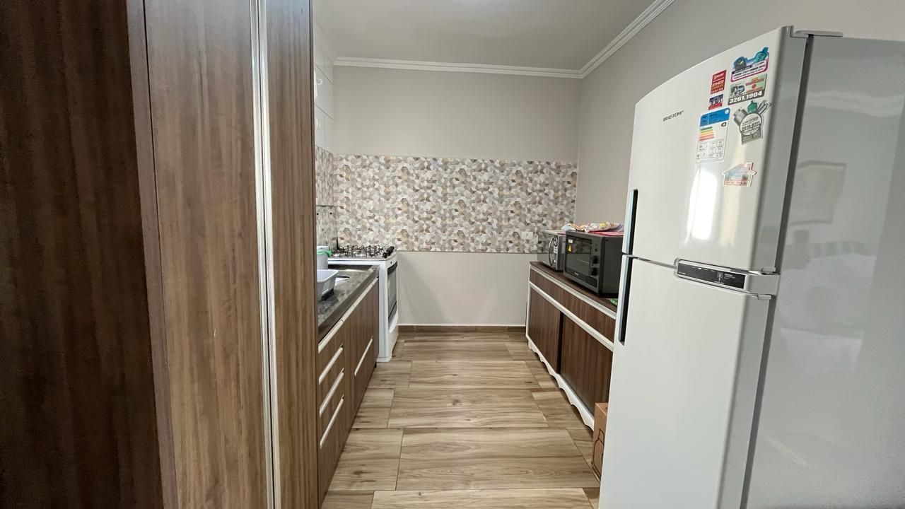 Sobrado com 3 dormitórios, sendo 1 suíte à venda, 114 m² por R...