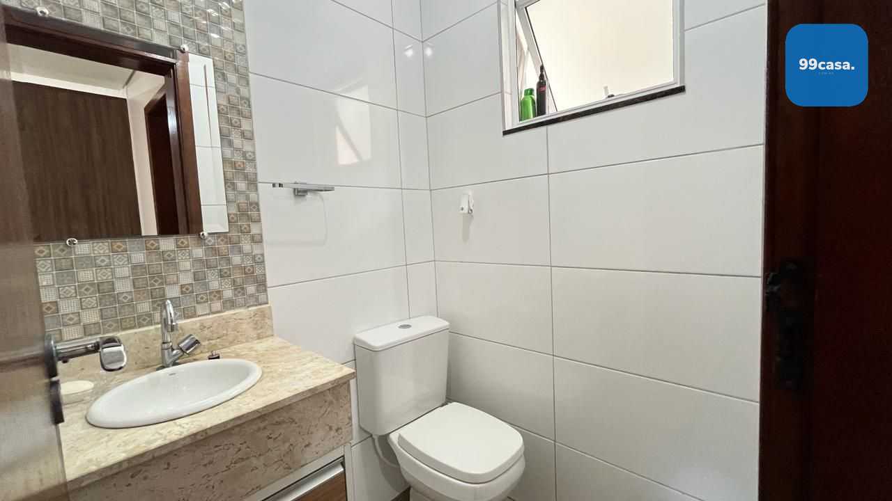 Sobrado com 3 dormitórios, sendo 1 suíte à venda, 114 m² por R...