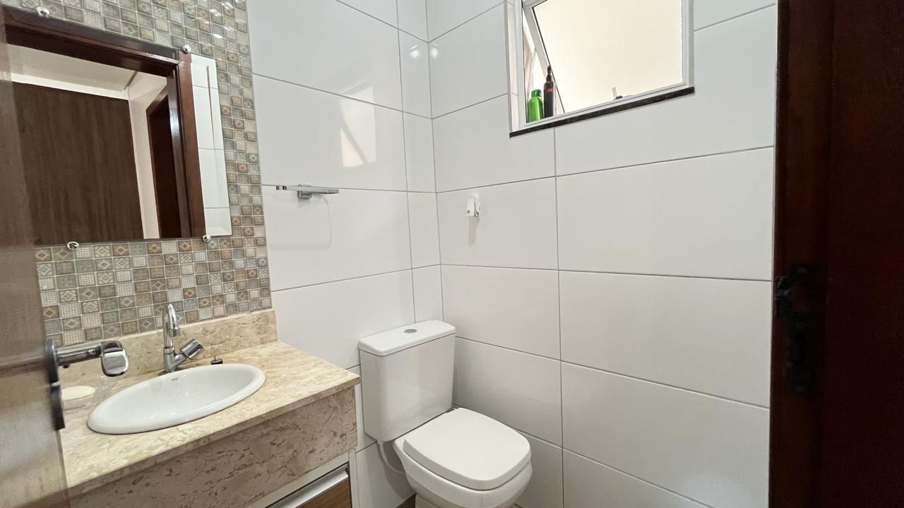 Sobrado com 3 dormitórios, sendo 1 suíte à venda, 114 m² por R...