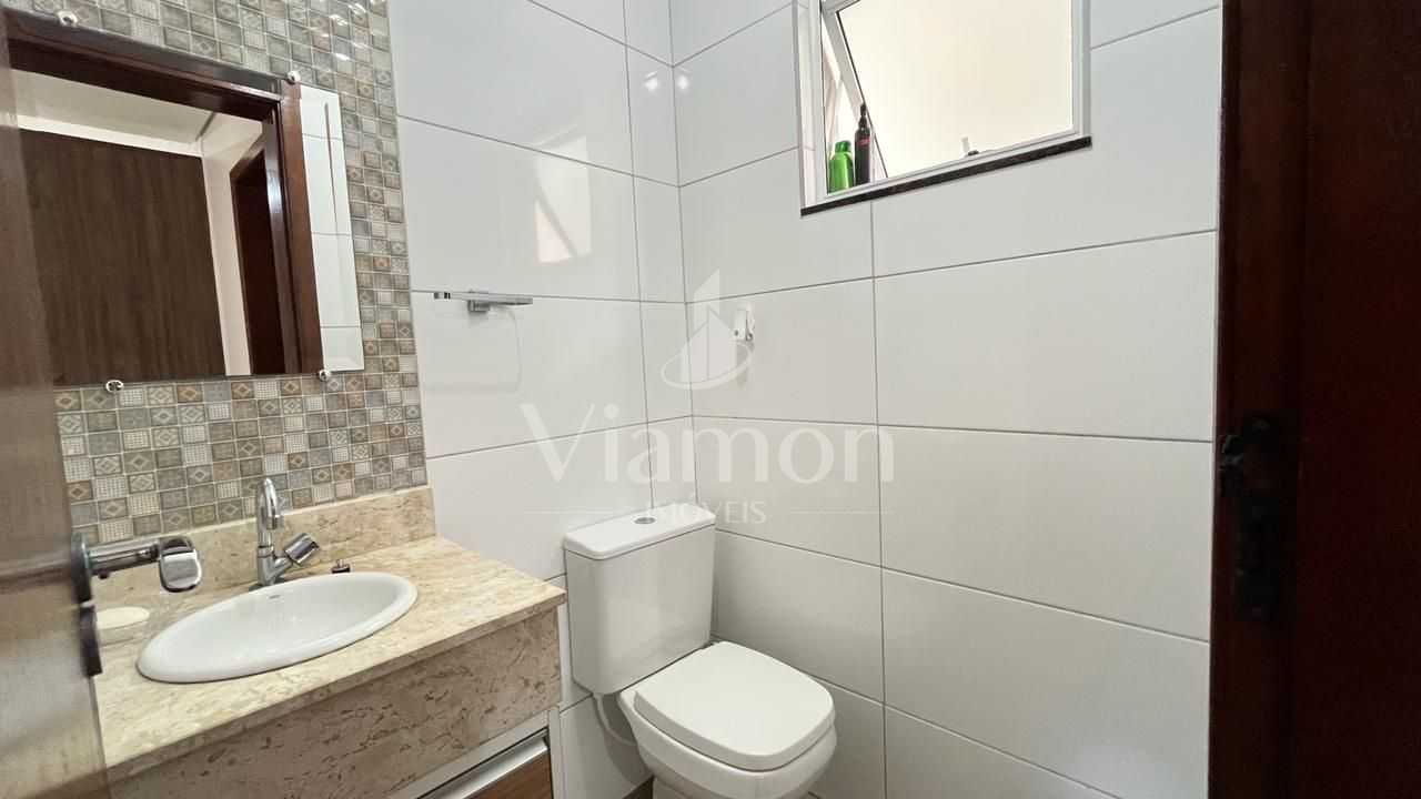 Sobrado com 3 dormitórios, sendo 1 suíte à venda, 114 m² por R...