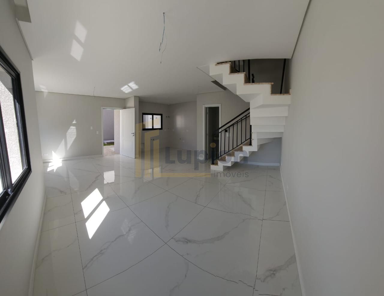 Triplex com 3 dormitórios, sendo 1 suíte à venda, 132 m² por R...