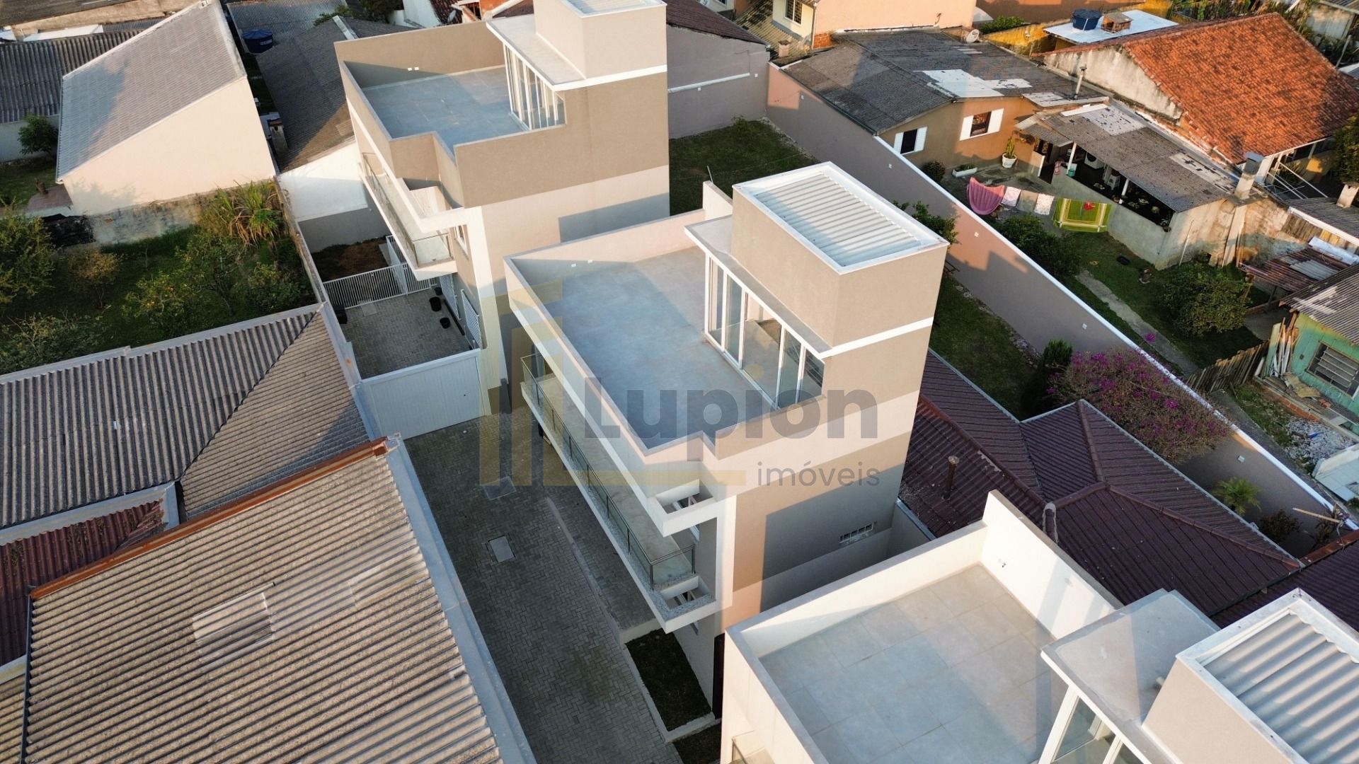 Sobrado com 3 dormitórios, sendo 1 suíte  à venda, 115 m² por ...