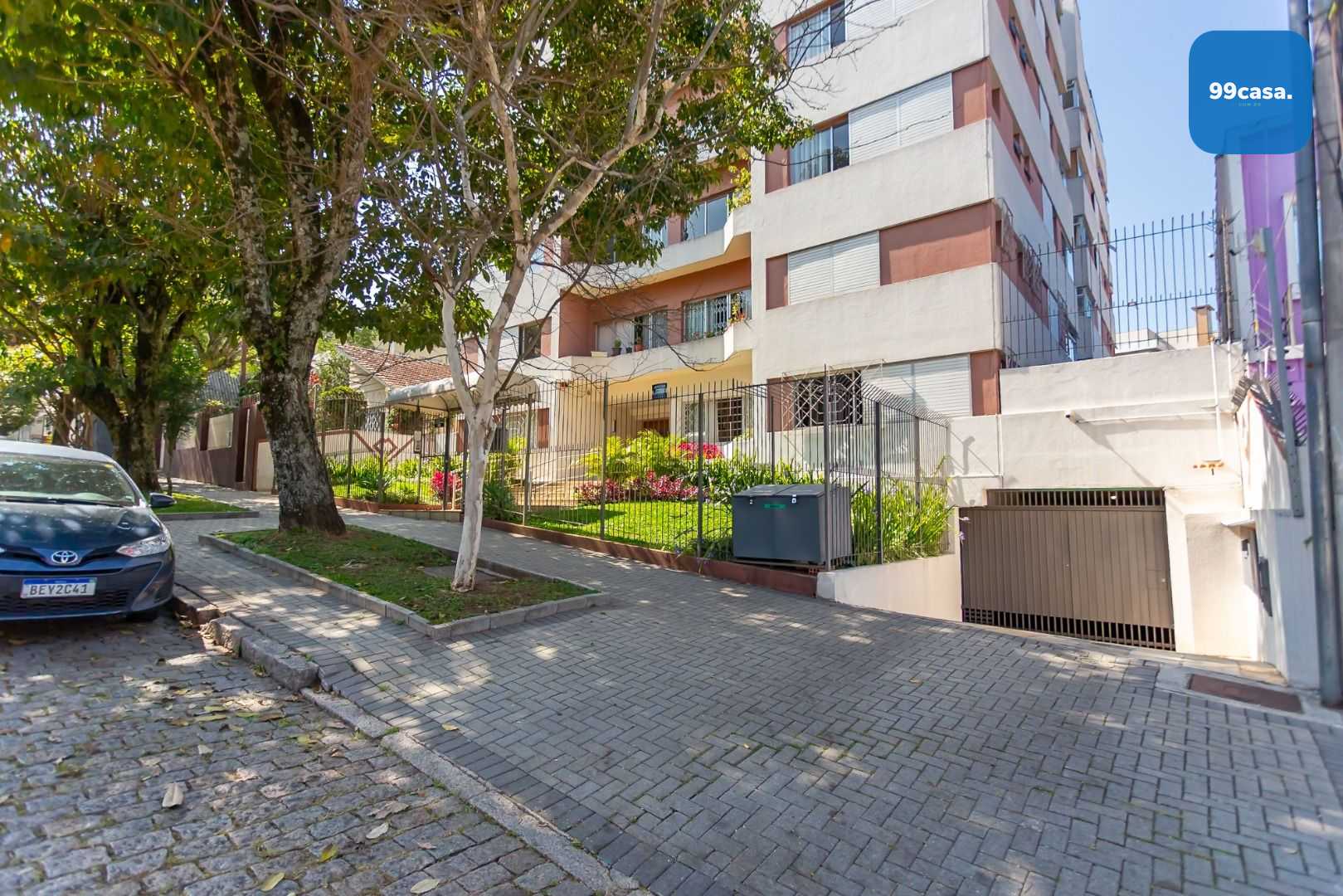 Sobrado mobiliado com terra?o | 3 quartos com su?te em Curitiba