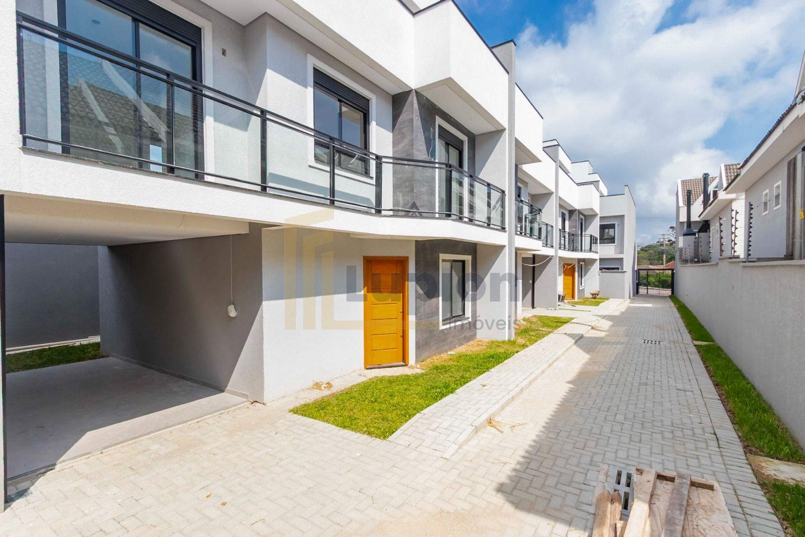 TRIPLEX EM SANTA FELICIDADE COM 3 DORMITÓRIOS, SENDO 1 SUÍTE E...