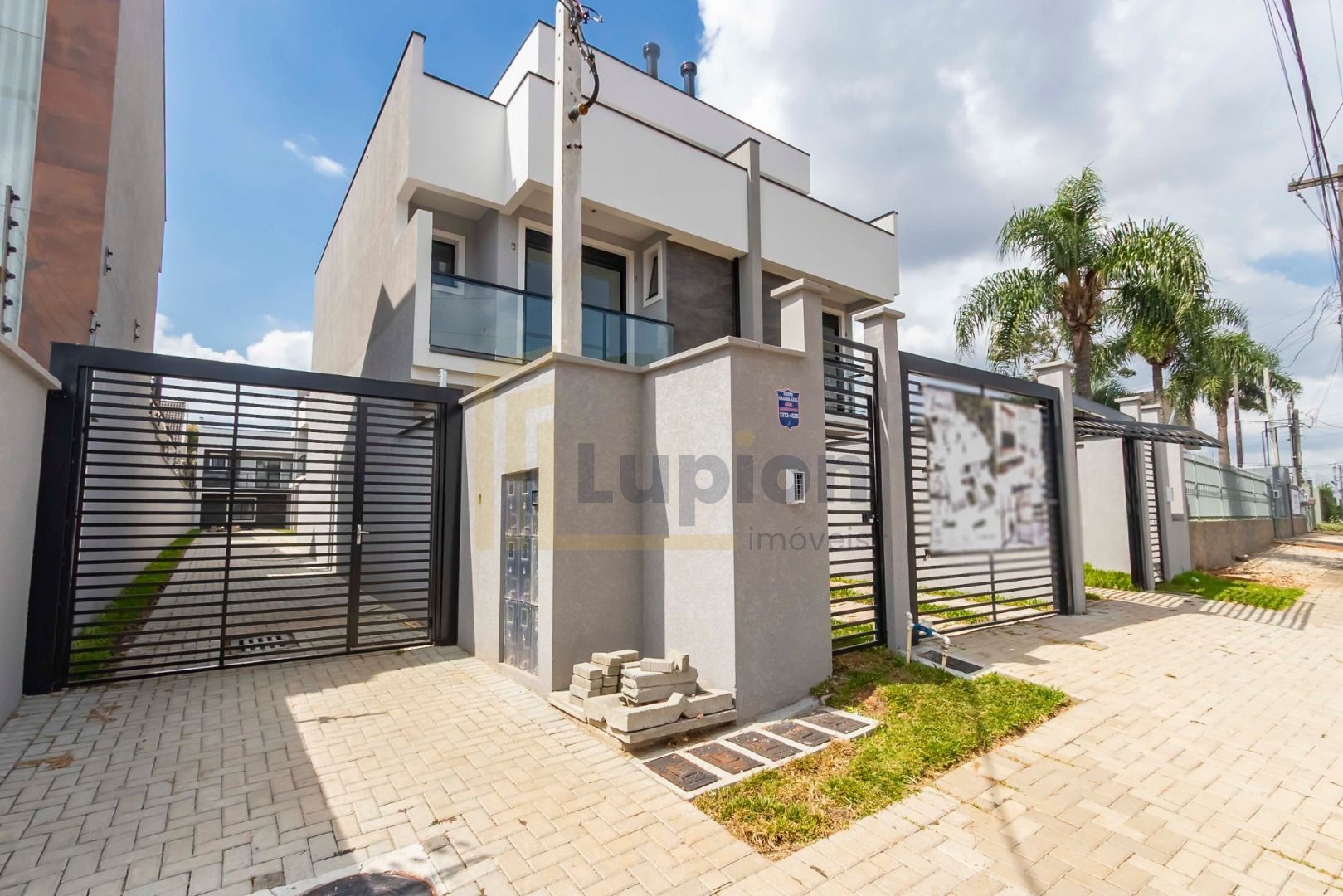 TRIPLEX EM SANTA FELICIDADE COM 3 DORMITÓRIOS, SENDO 1 SUÍTE E...
