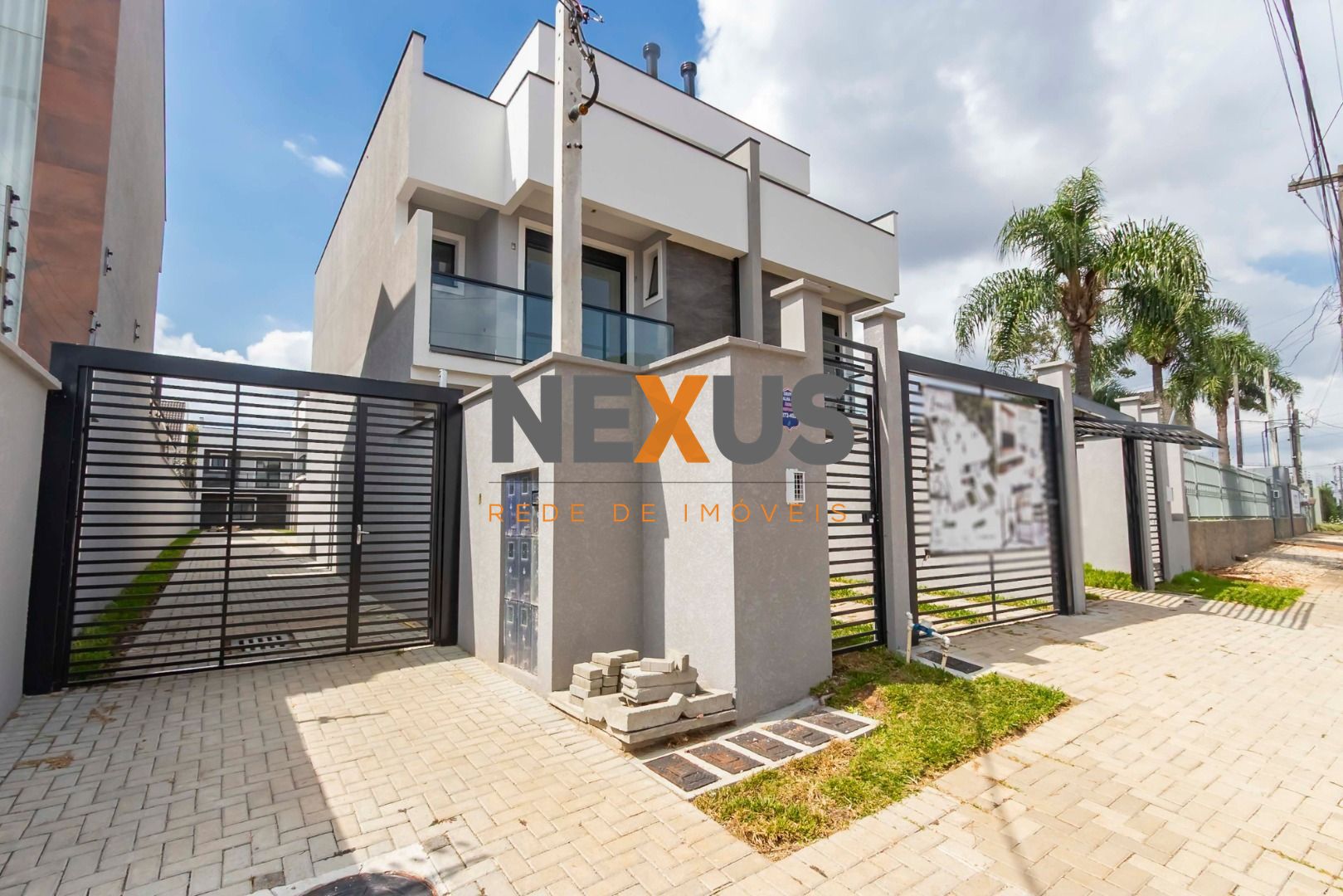 TRIPLEX EM SANTA FELICIDADE COM 3 DORMITÓRIOS, SENDO 1 SUÍTE E...