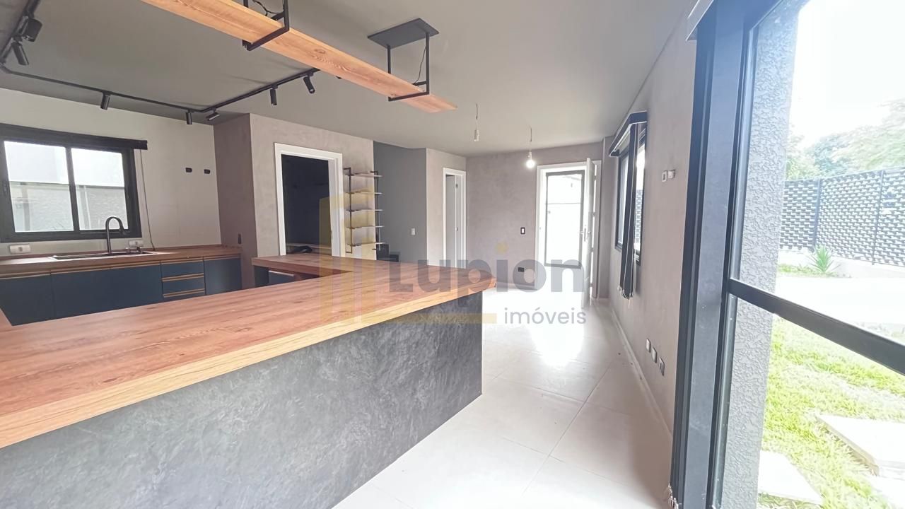 Sobrado com quintal, 3 dormitórios à venda, 120 m² por R$ 770....